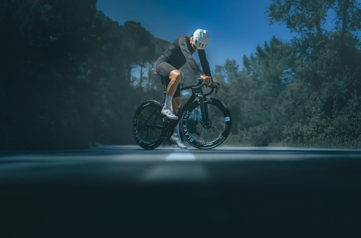 Factor ONE con ruedas Black Inc Hyper 62 — ¿tiene sentido una bicicleta de 10.000 €?