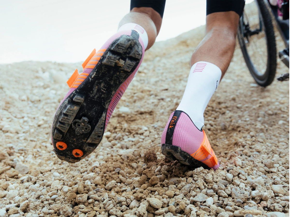 Cómo elegir tus zapatillas de ciclismo: guía práctica para carretera y gravel