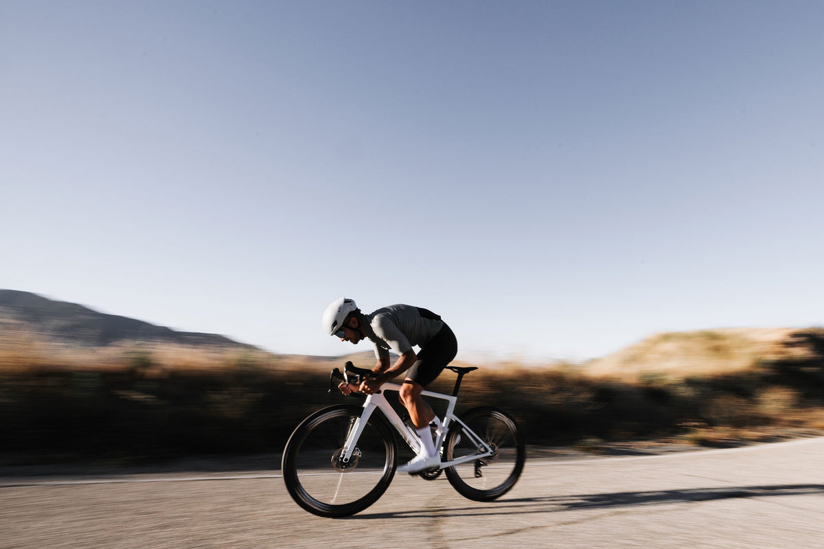 ENVE Melee V2 en carretera, bicicleta aero de competición