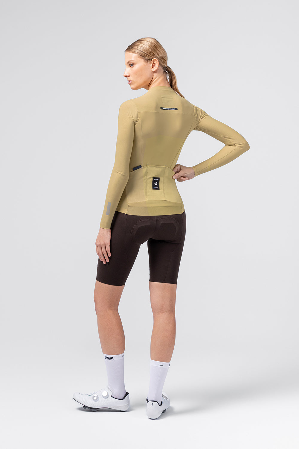 Maillot Gobik Avalon en Keemun, vista trasera, llevado por la modelo #Color_Keemun