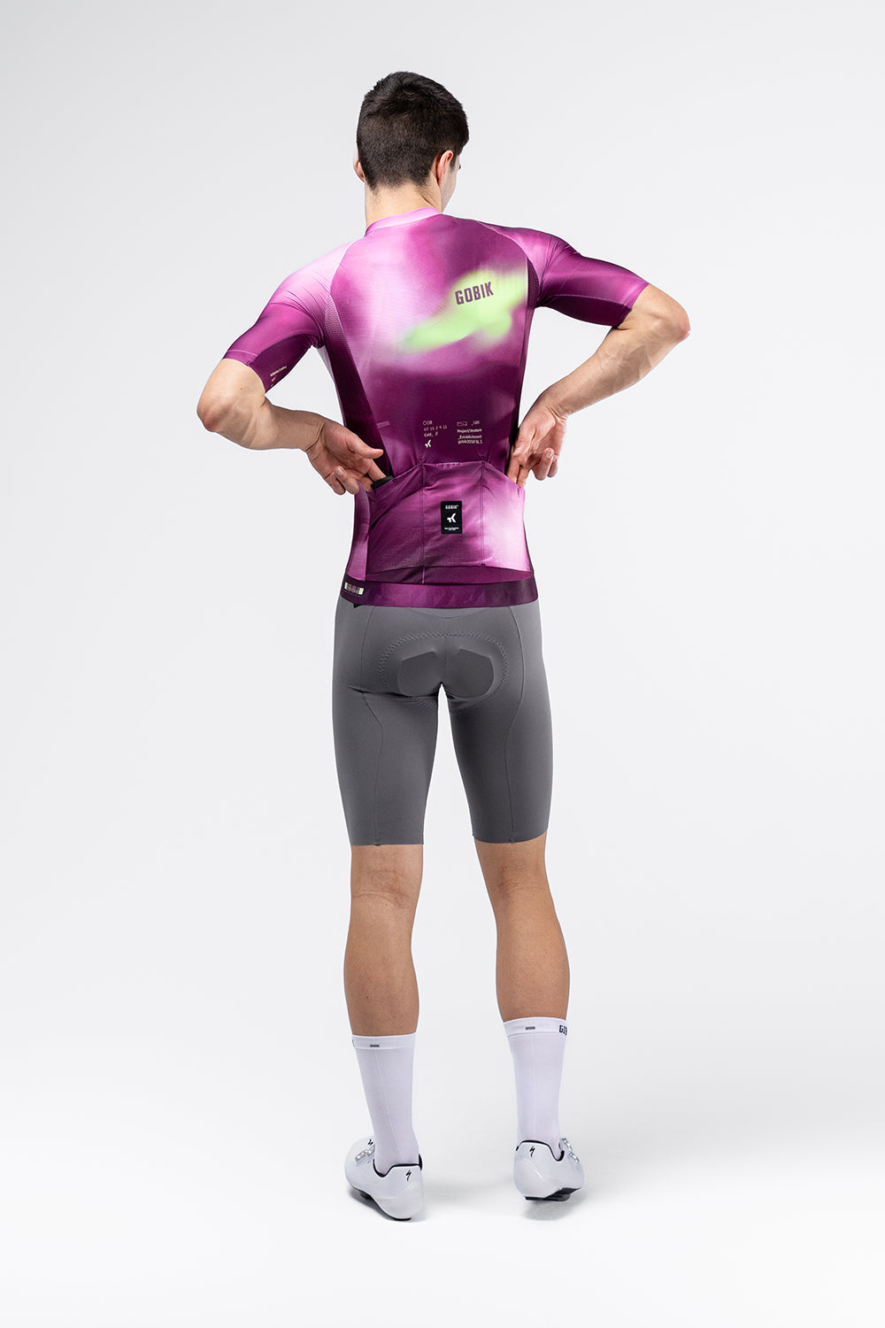 Maillot Gobik CX Pro 4.0 en Violet, vista trasera sobre modelo #Color_Violet