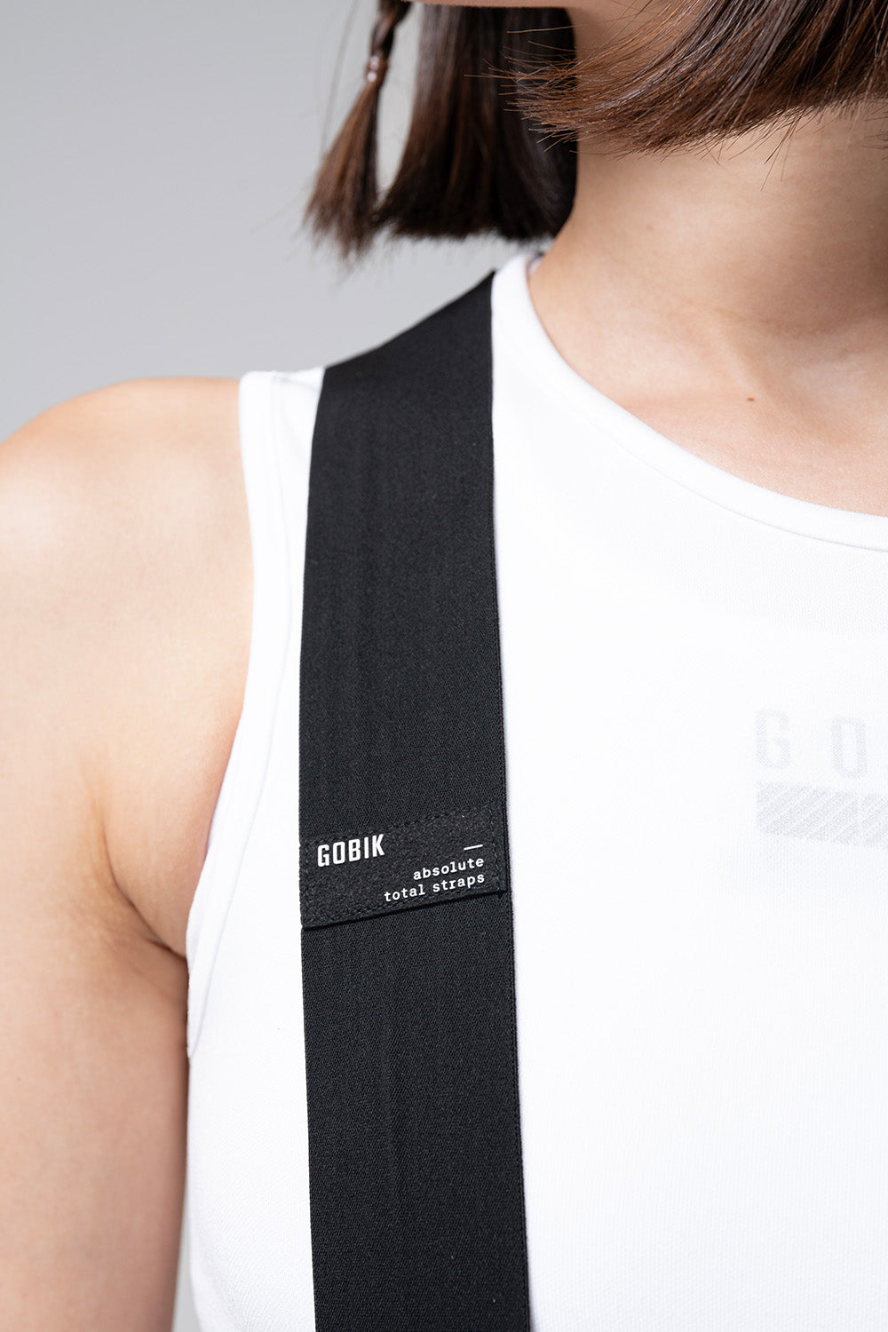 Culotte Largo Mujer Gobik Absolute 7.0 en Black, detalle de la cinta del tirante sobre el torso #Color_Black