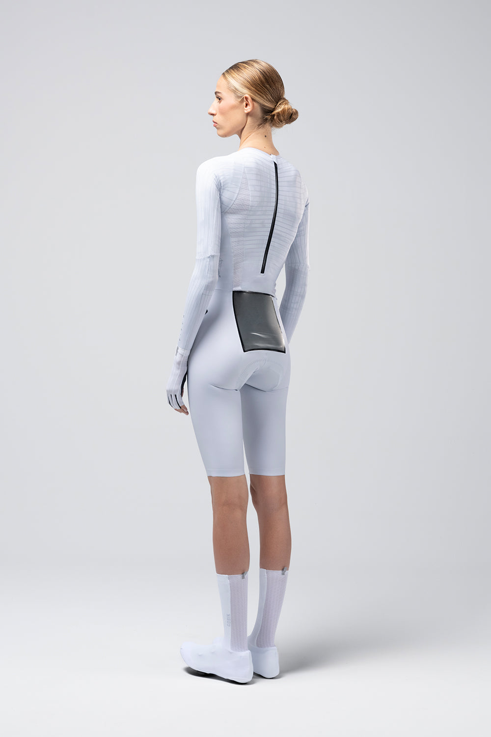 Mono Gobik Mach TT de mujer en Steel, vista trasera con el portadorsal #Color_Steel