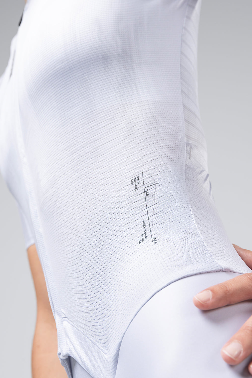 Mono Gobik Stratos de mujer en Steel, detalle del tejido del costado #Color_Steel