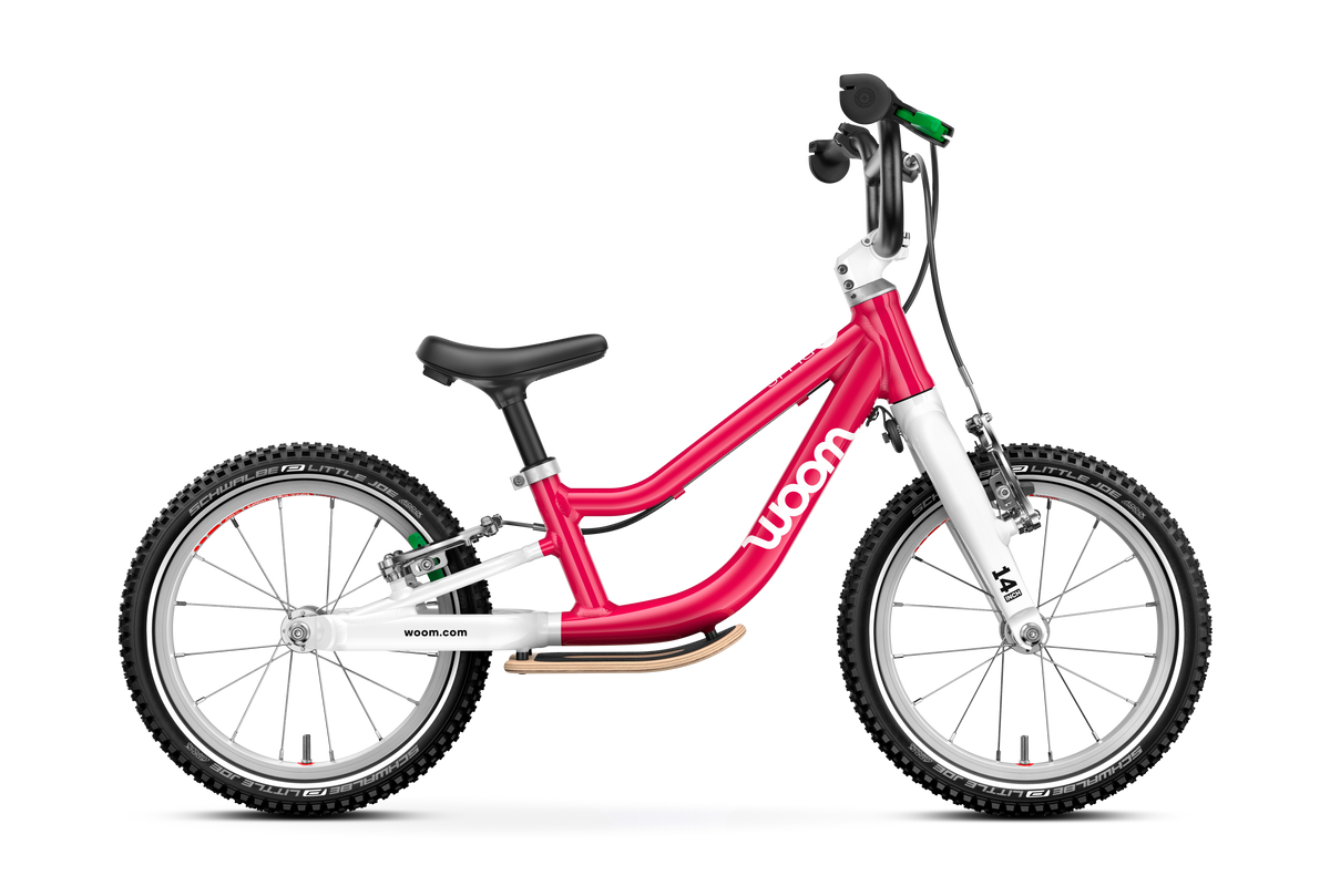 Bicicleta sin pedales WOOM GO 1 PLUS en Rosa fuerte, lateral #Color_Rosa fuerte