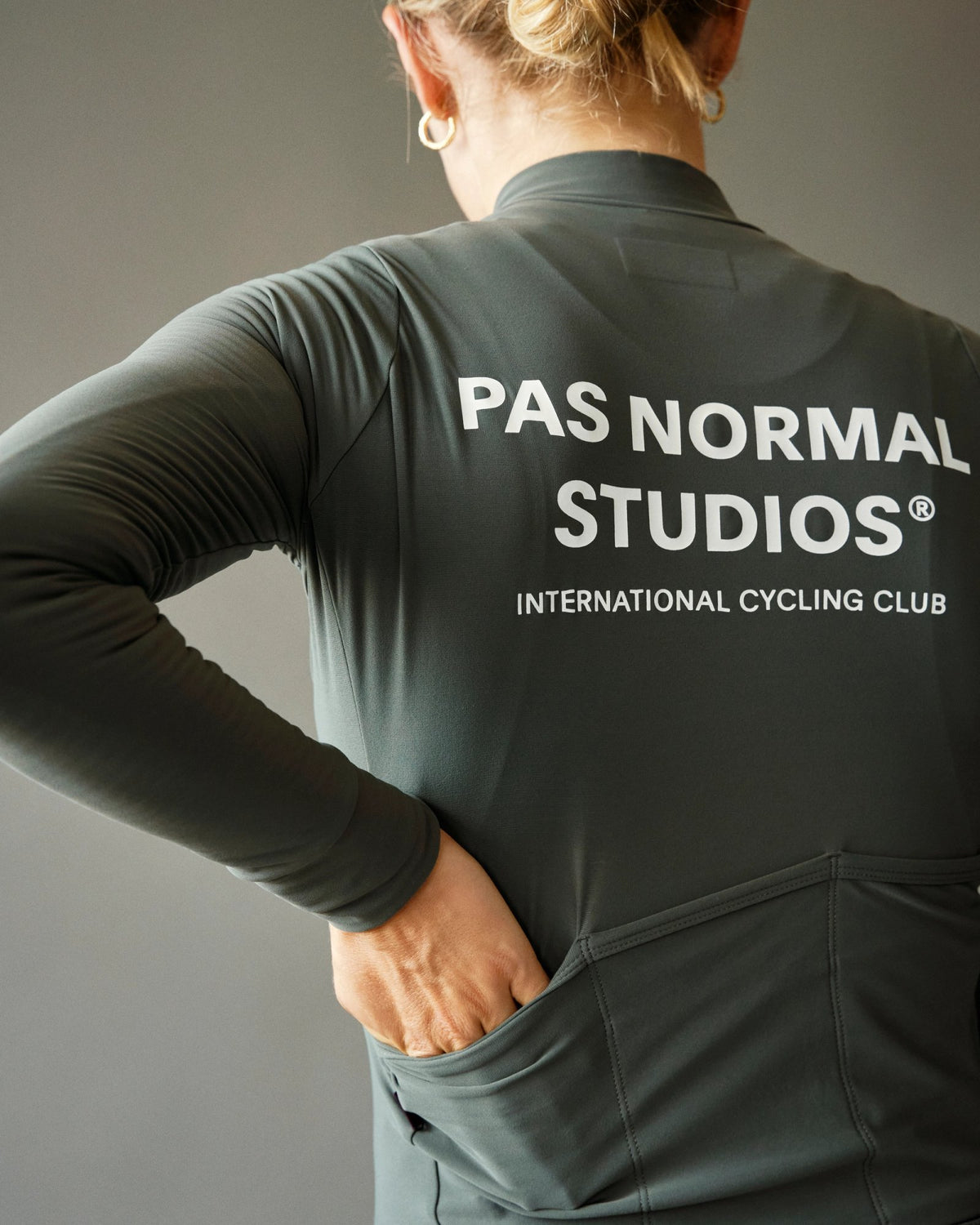 Maillot Largo Mujer Pas Normal Studios Mechanism en Dark Moss, vista de detalle #Color_Dark Moss