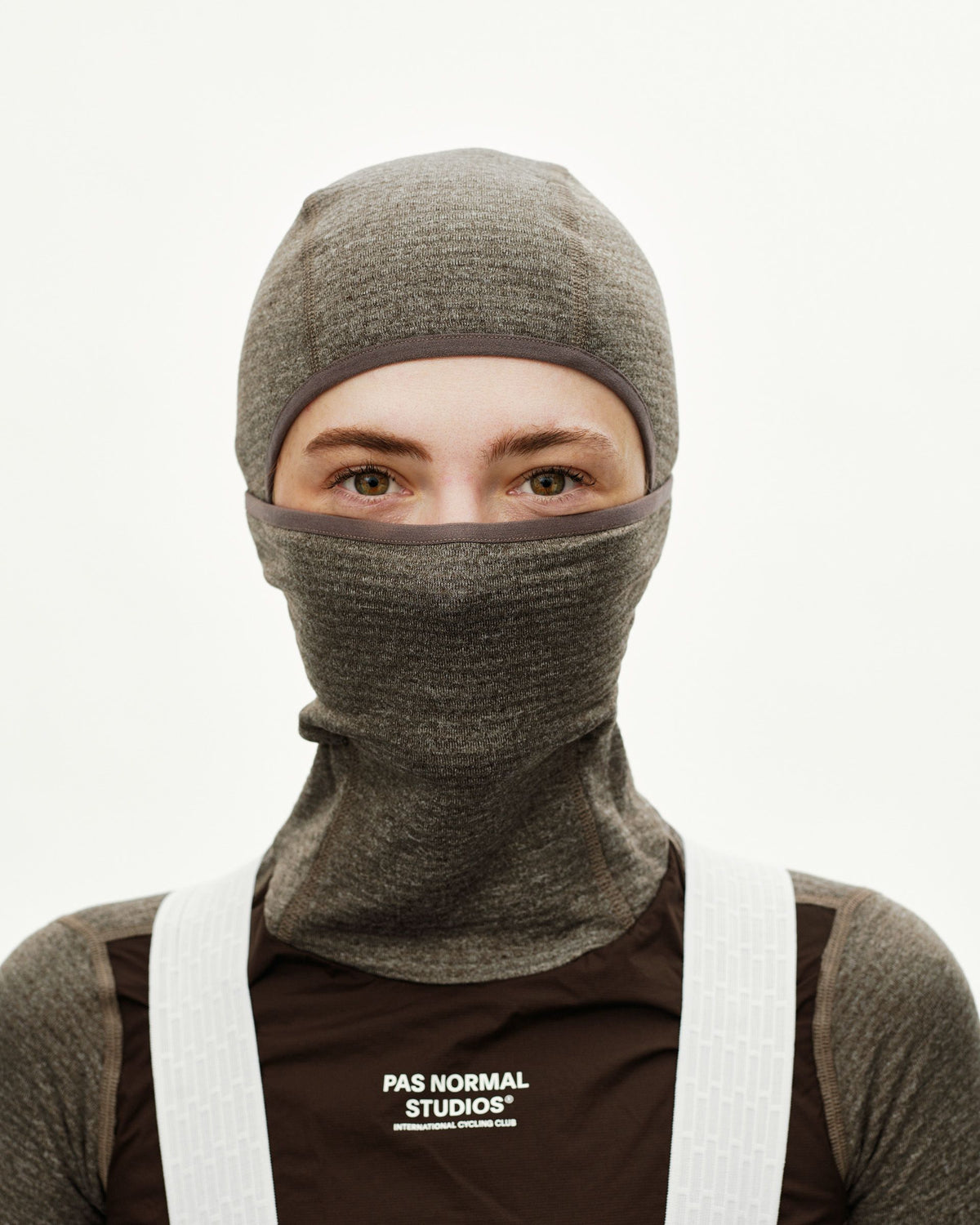 Dark Coffee brown Essential cycling balaclava on model, front view with contrast trim around eye opening #Color_Dark Coffee