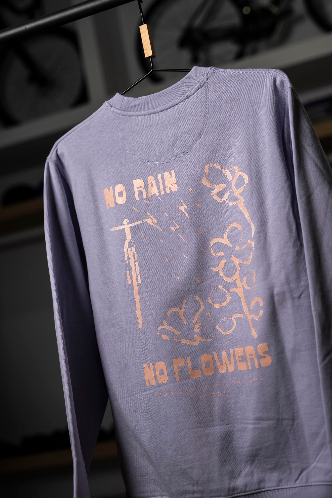 Sudadera Dog Days No Rain No Flowers Lavanda