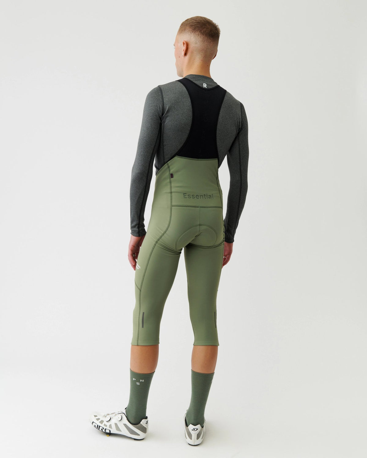 Culotte 3/4 Pas Normal Studios Essential Thermal en Dark Celeste, llevado por el modelo, plano medio #Color_Dark Celeste