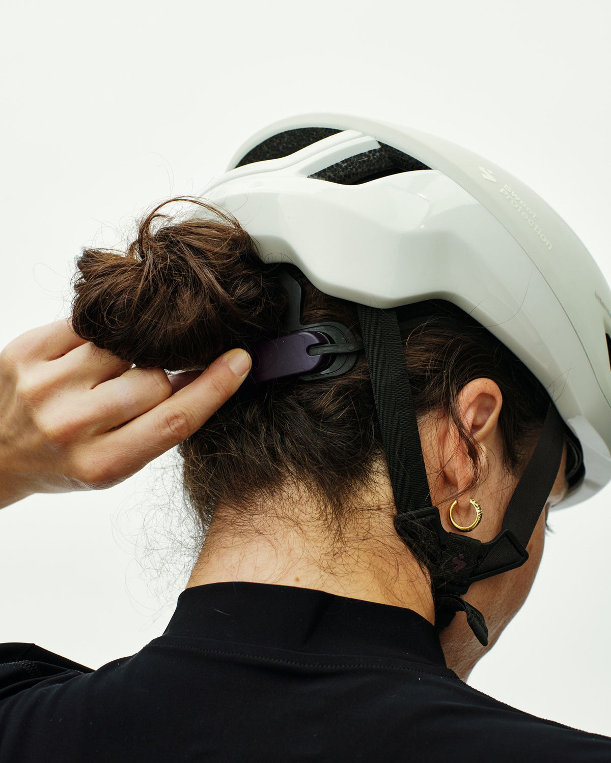 Casco Sweet Protection Falconer Aero 2Vi MIPS en Off White, detalle trasero #Color_Off White