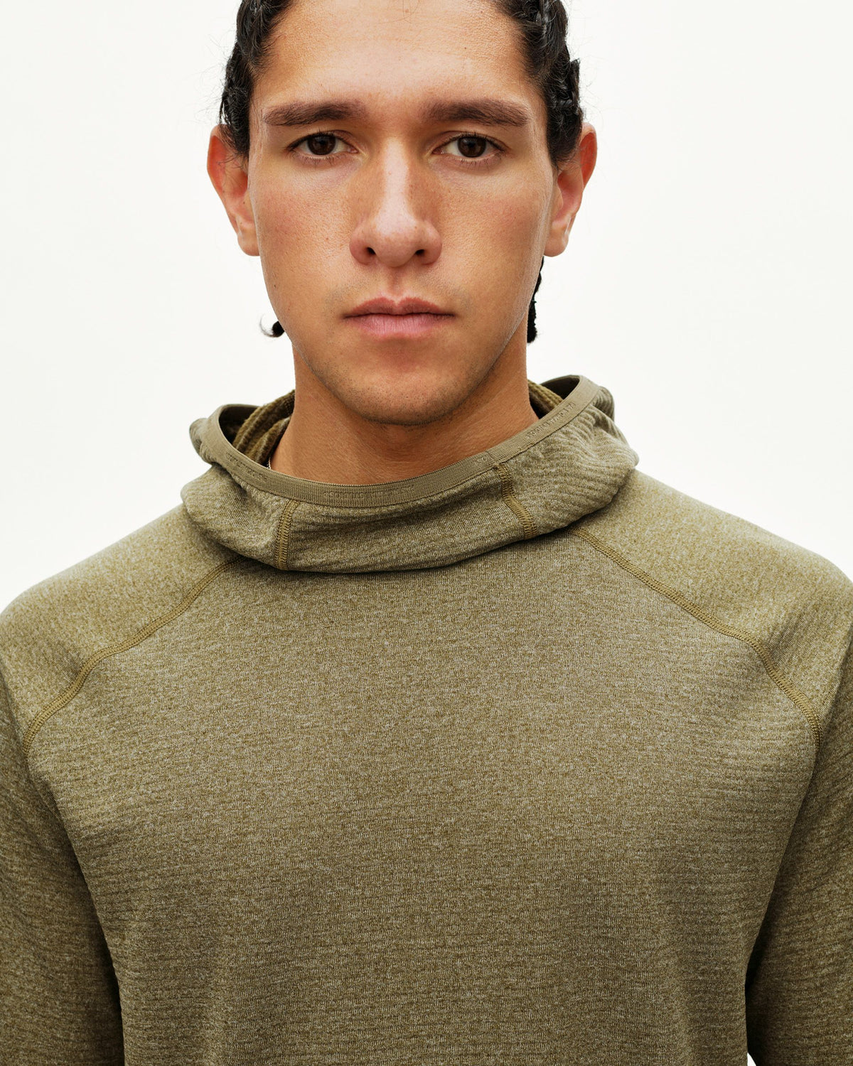 Sudadera Pas Normal Studios Balance Thermal en Moss Brown, detalle #Color_Moss Brown