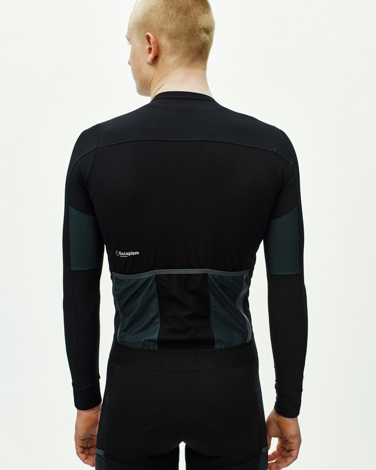 Maillot Largo Pas Normal Studios Escapism en Black, vista trasera sobre ciclista #Color_Black