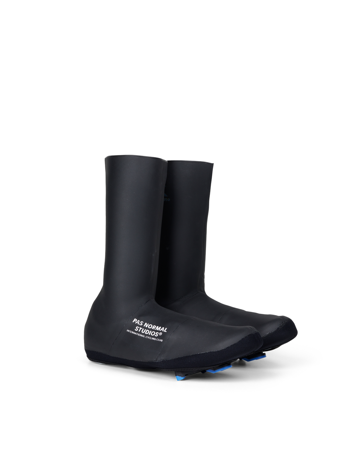Black Logo Heavy overshoes, angled pair view with white branding and blue cleats #Color_Black