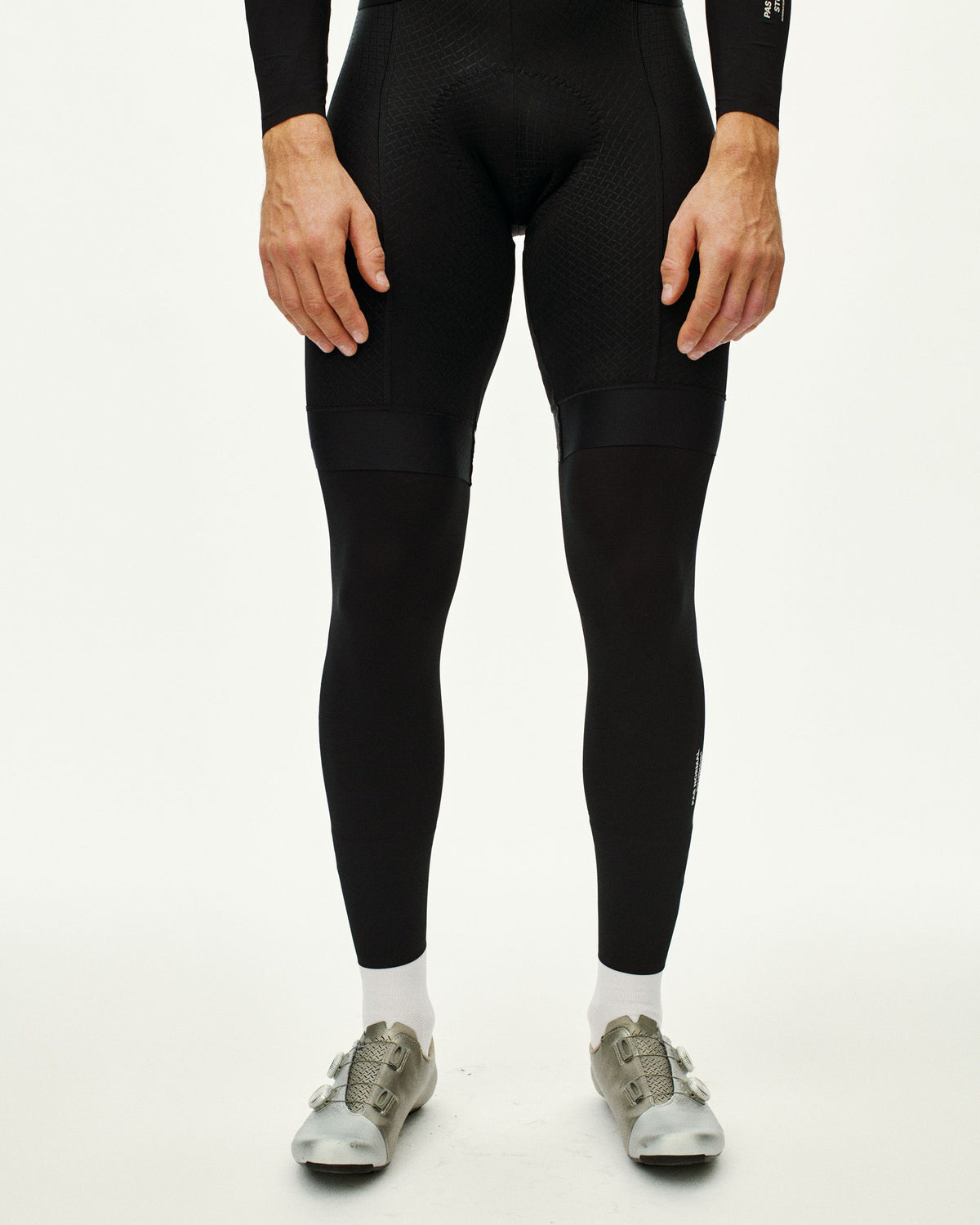 Logo Leg UV Protector Black vista frontal #Color_Black