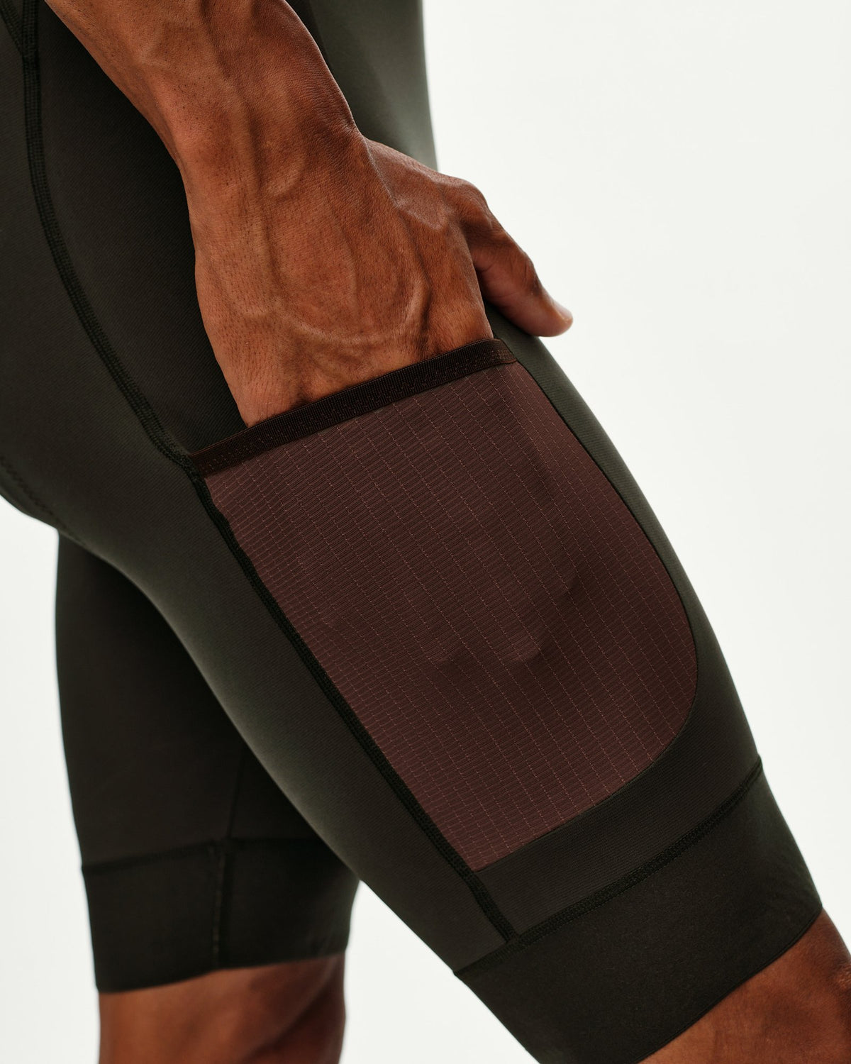 Culotte Pas Normal Studios Escapism Cargo en Dark Olive, detalle del tejido #Color_Dark Olive