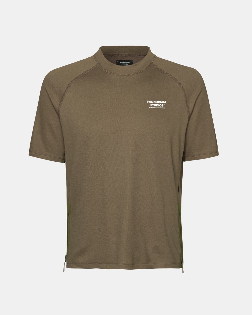 Camiseta Técnica Corta Pas Normal Studios Escapism en Earth, producto plano sobre fondo #Color_Earth