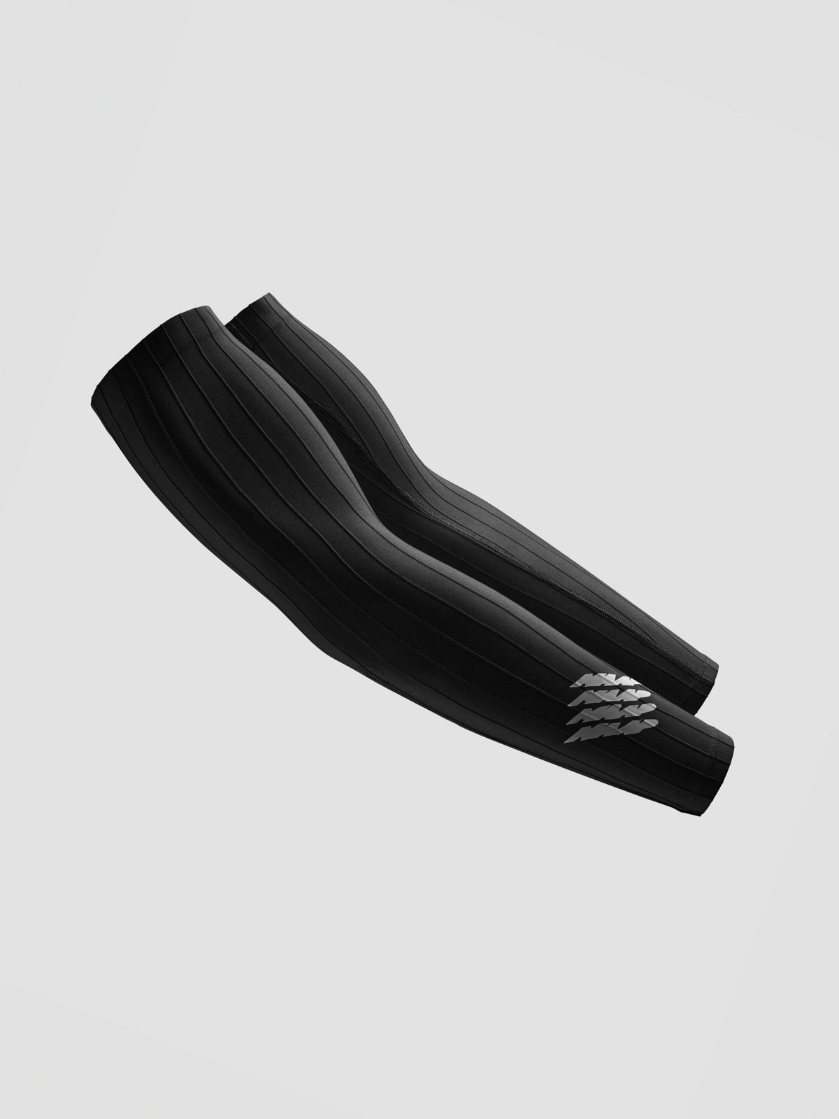 Calentadores de Brazo Maap Pro Aero Warmers en Black, puesto, foto 4 #Color_Black