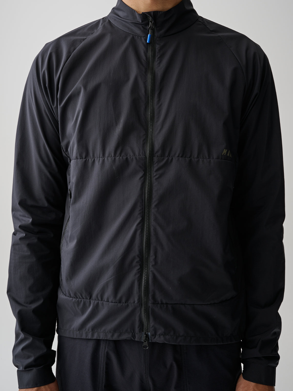 Cortavientos MAAP Alt Road Wind Jacket en Black, vista de detalle #Color_Black