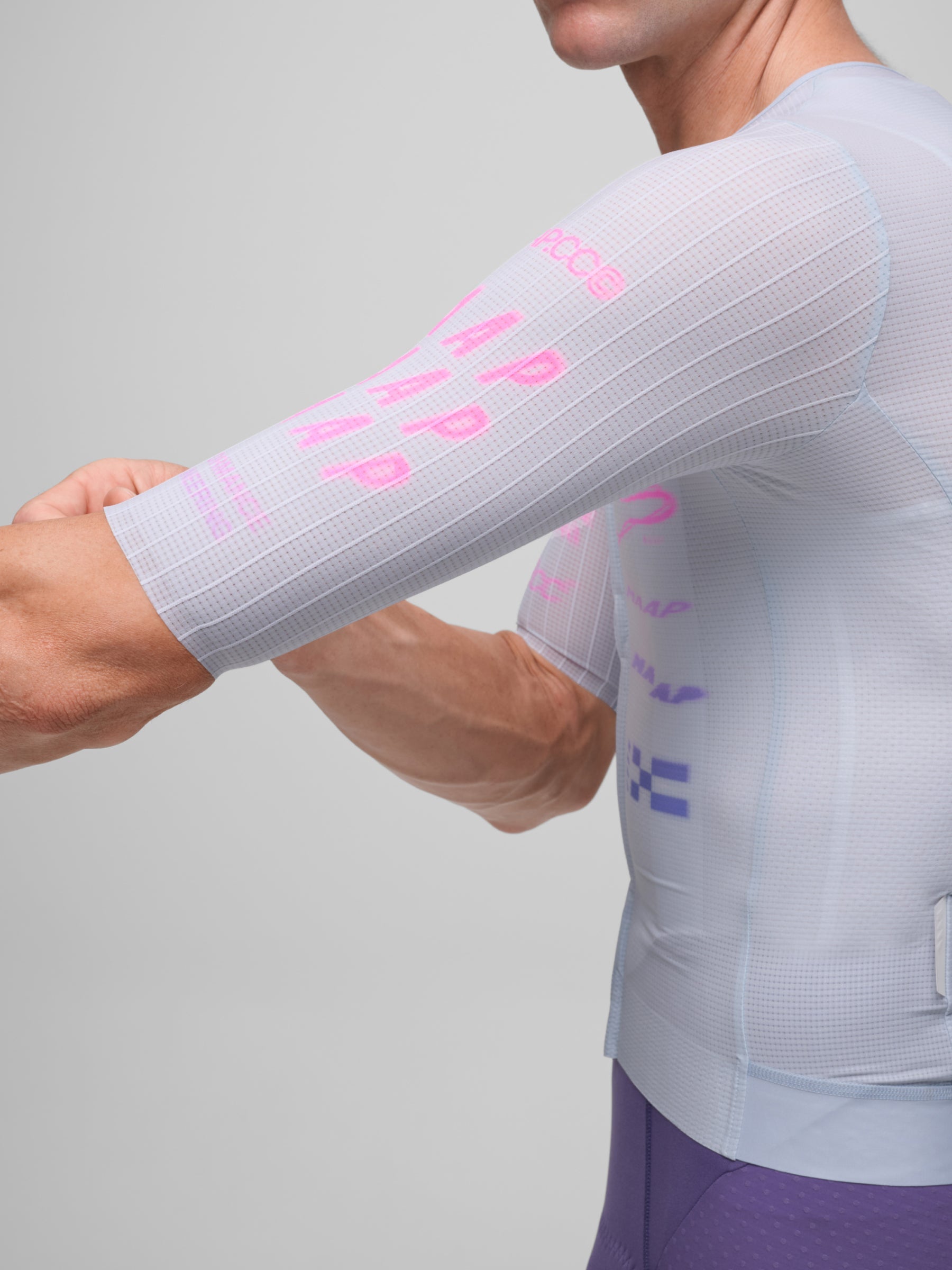 Maillot MAAP Beta Pro Aero Jersey en Xenon Purple, vista de detalle #Color_Xenon Purple