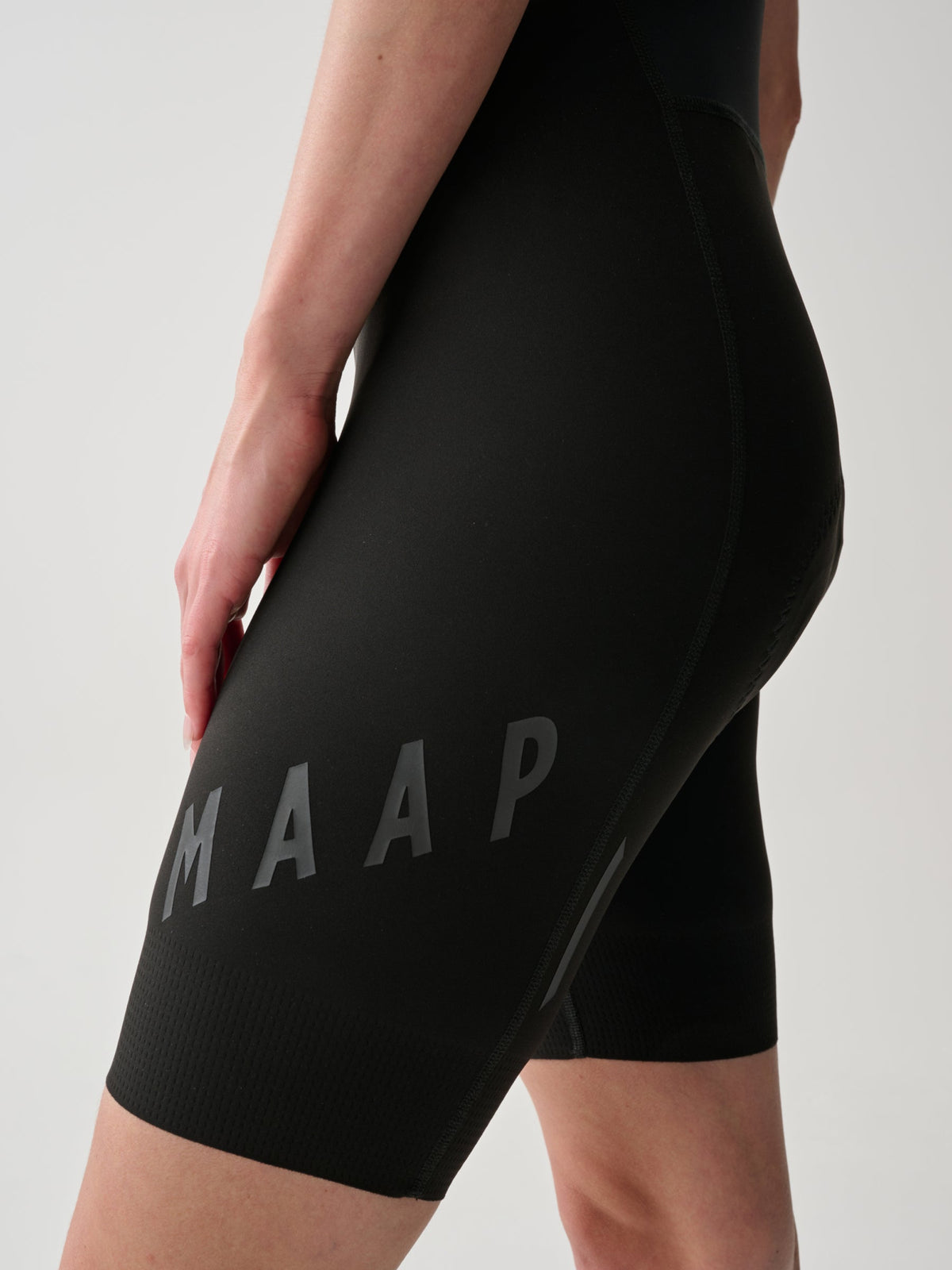 Apex Aeon Bib Short color Black/Black (vista 3) - MAAP