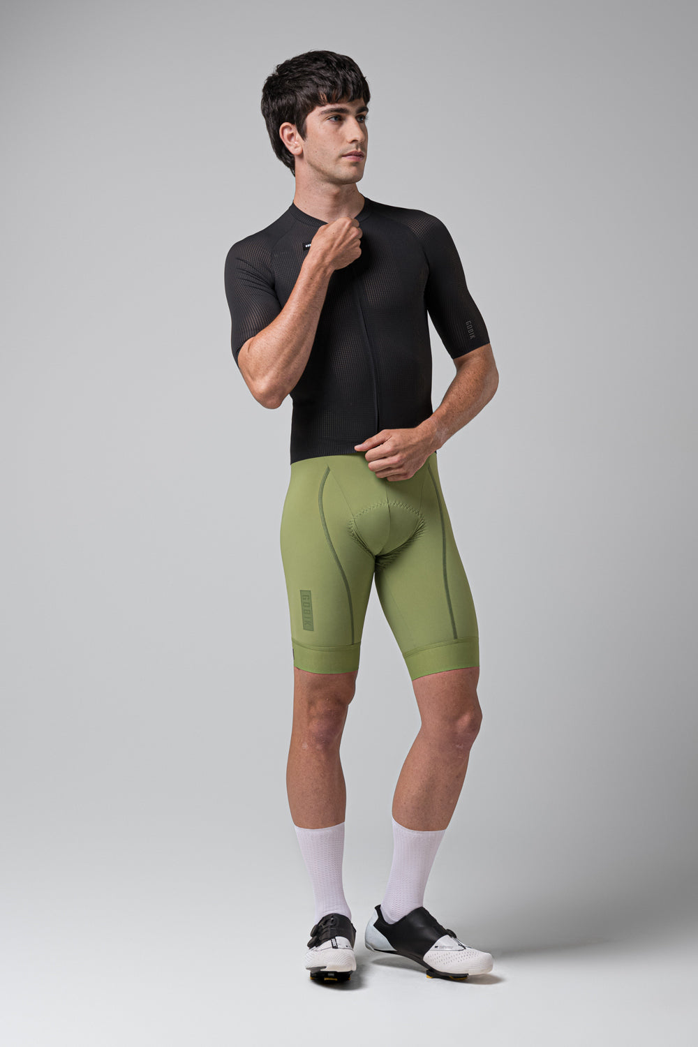Maillot Gobik Phantom en Jet Black, vista frontal sobre modelo #Color_Jet Black