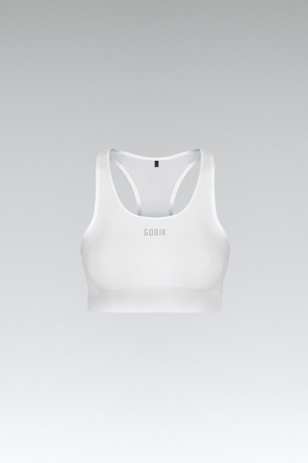Top Gobik Lithe en Chalk, bodegón frontal del top blanco con el logotipo Gobik #Color_Chalk
