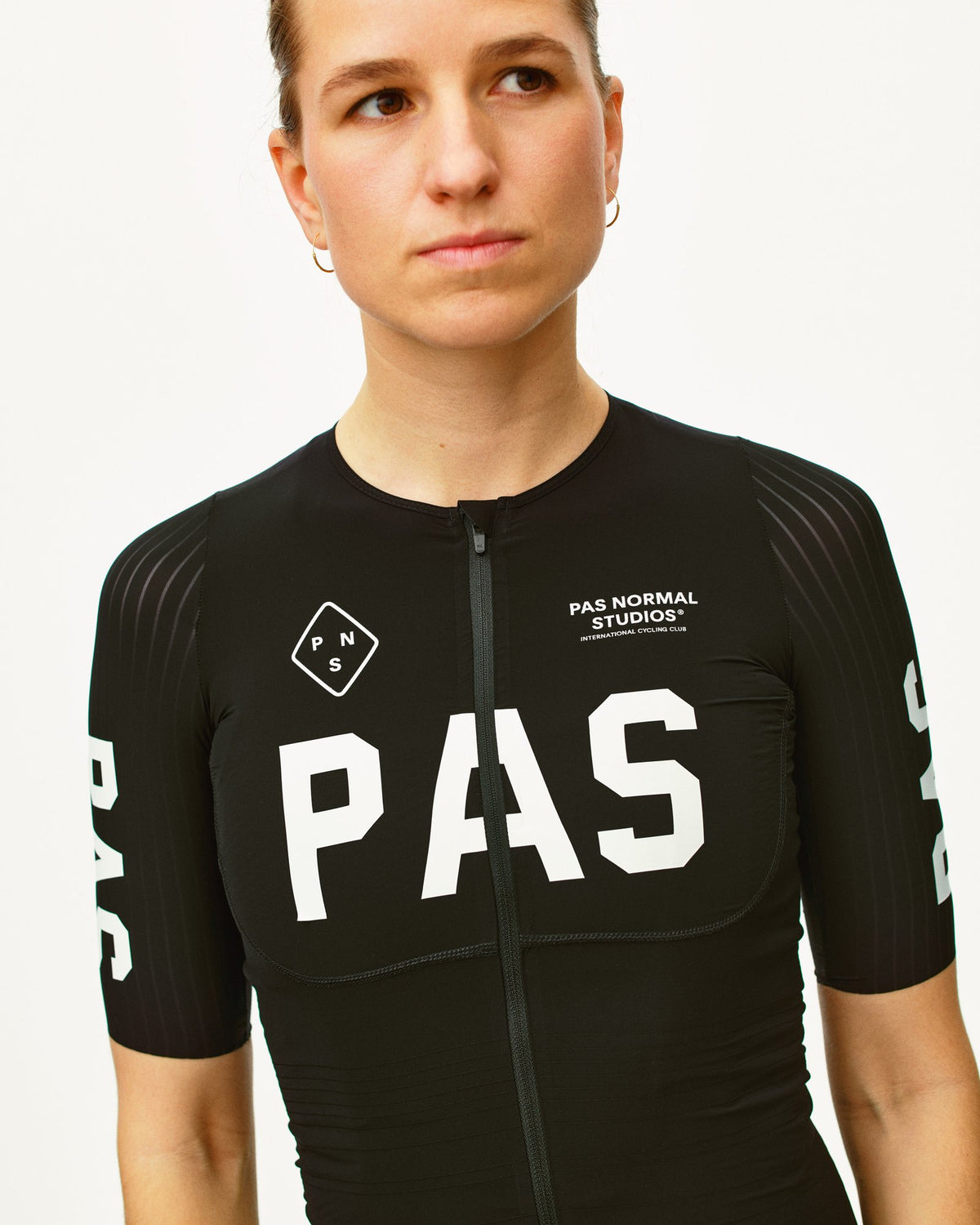 Maillot Mujer Pas Normal Studios PAS Mechanism Pro en Black, sobre ciclista #Color_Black