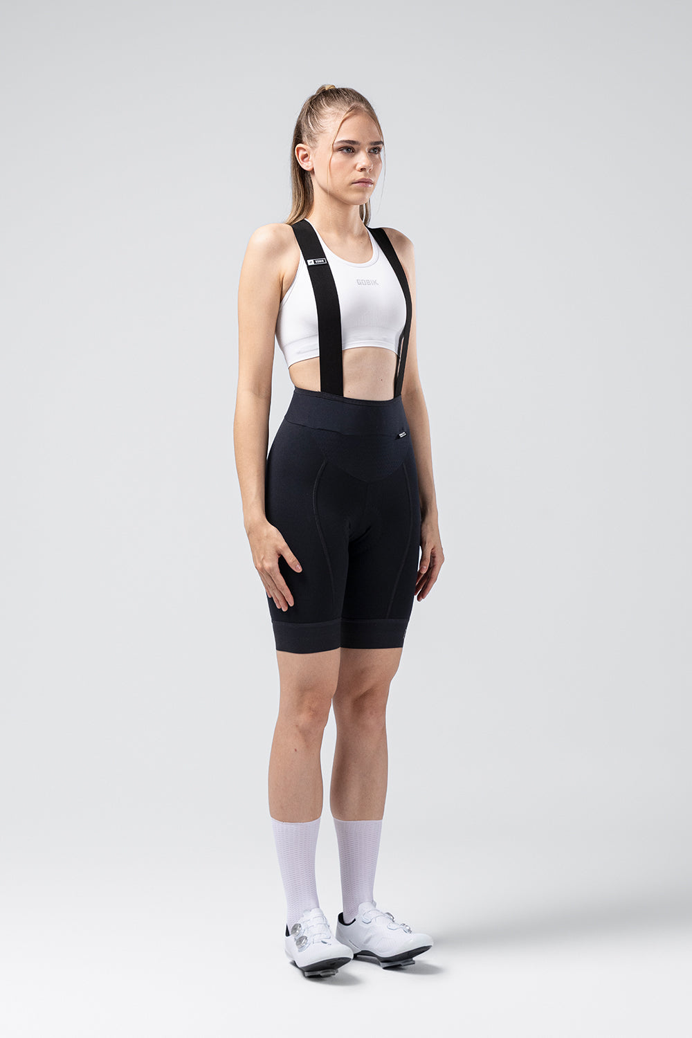 Culotte Corto Mujer Gobik Absolute 7.0 en Black, vista frontal sobre modelo #Color_Black