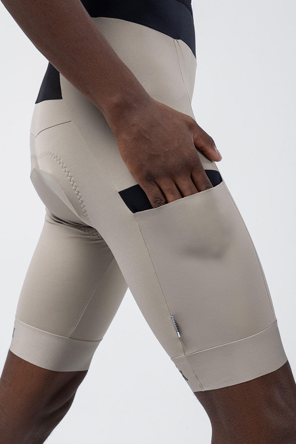 Culotte Corto Gobik Grit 3.0 en Nessie, detalle del bolsillo lateral de la pernera #Color_Nessie