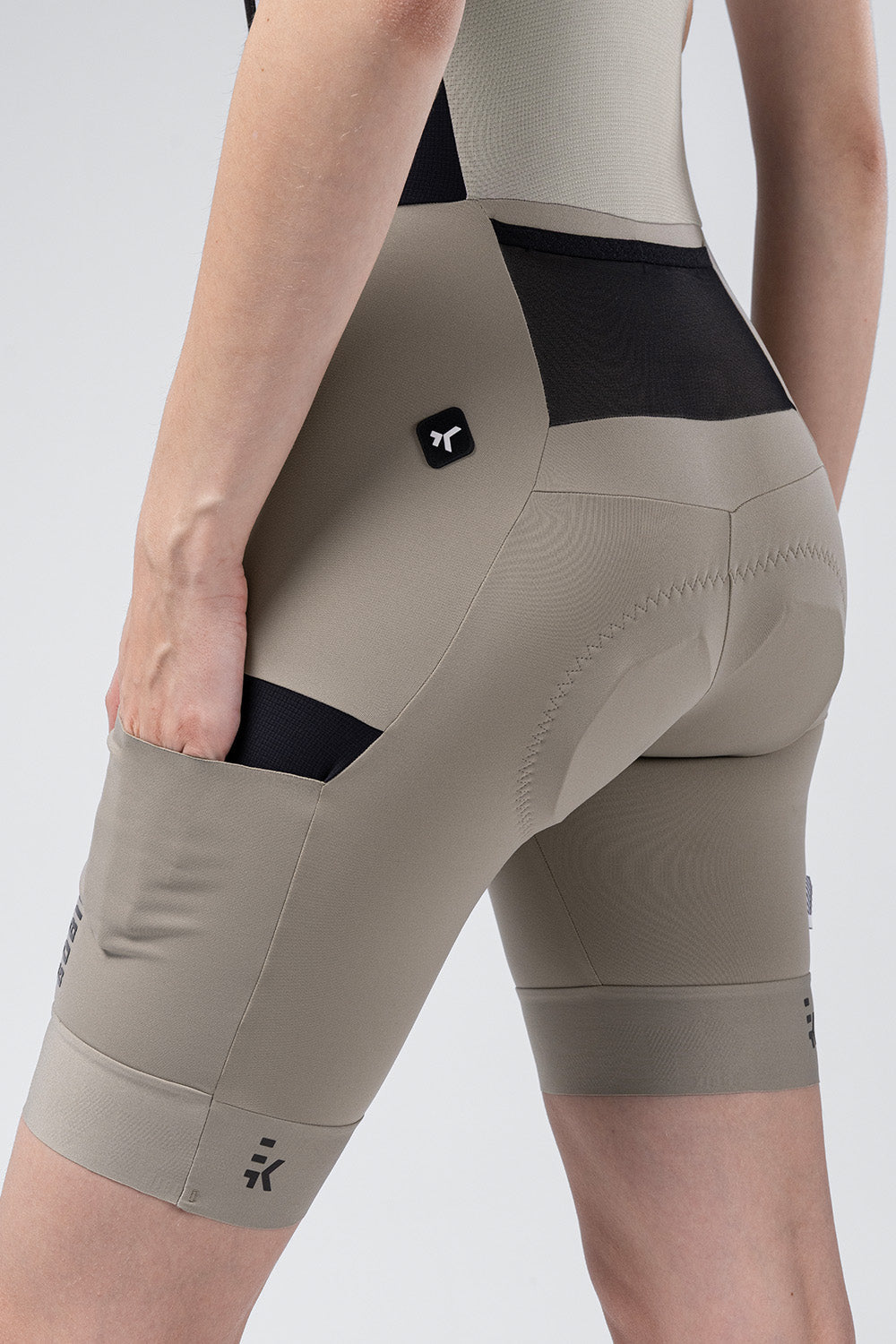 Culotte Corto Mujer Gobik Grit 3.0 en Nessie, detalle del bolsillo lateral de la pernera #Color_Nessie