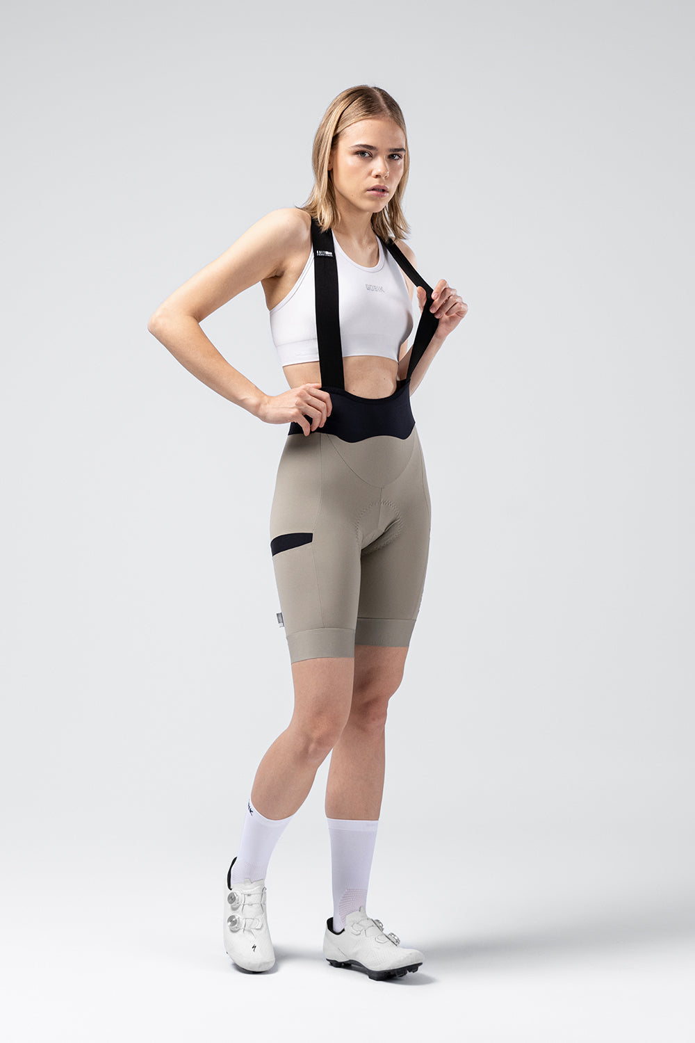 Culotte Corto Mujer Gobik Grit 3.0 en Nessie, vista lateral sobre modelo #Color_Nessie