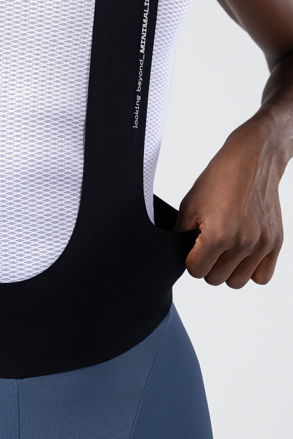 Culotte Corto Gobik Ultralite 2.0 en Stellar, detalle de la cintura y el tirante #Color_Stellar