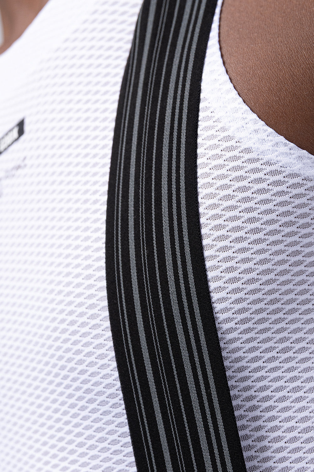 Culotte Corto Gobik X en Black, detalle de las cintas de los hombros #Color_Black