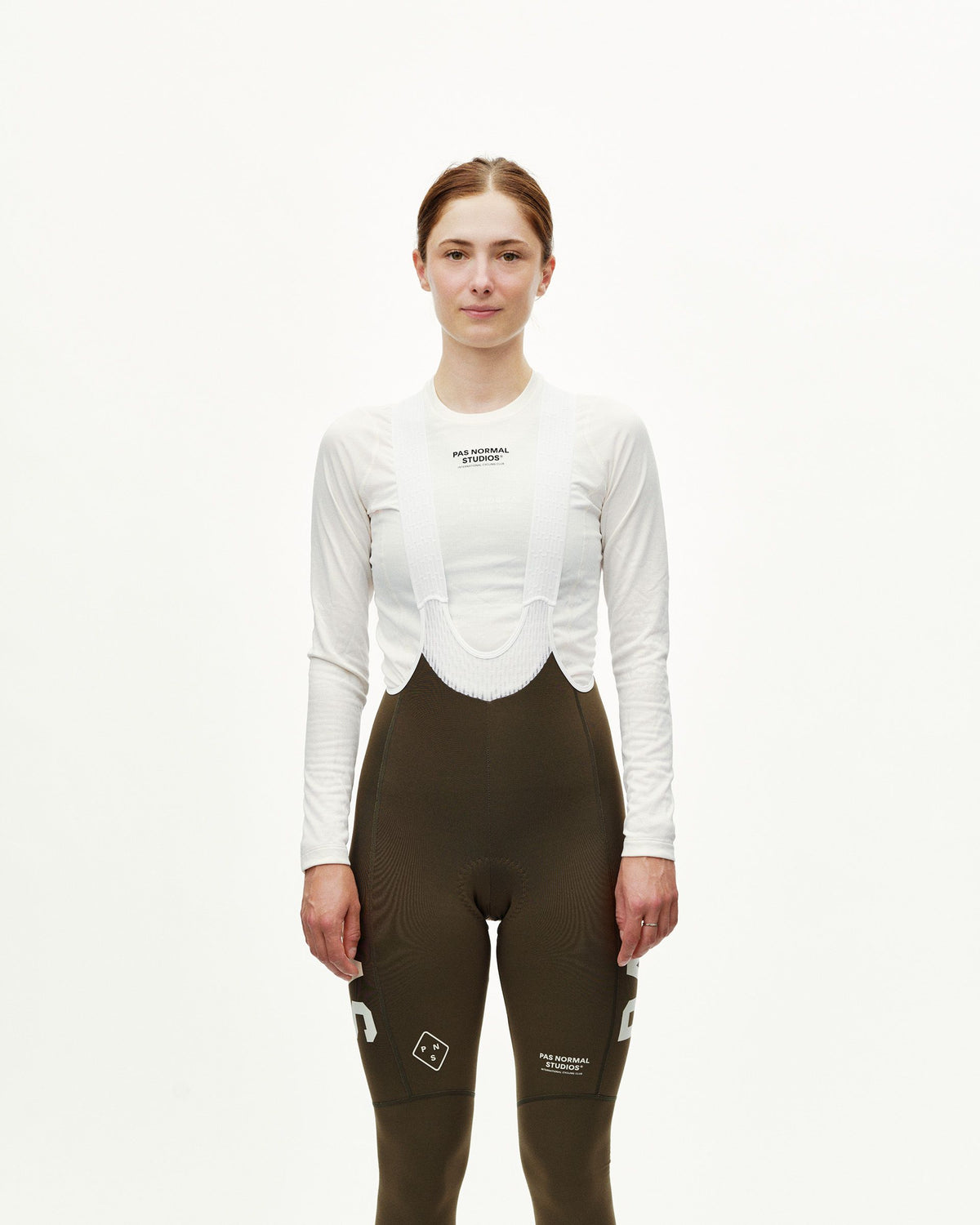 Culotte Largo Mujer Pas Normal Studios PAS Mechanism Thermal en Dark Earth, sobre el ciclista #Color_Dark Earth