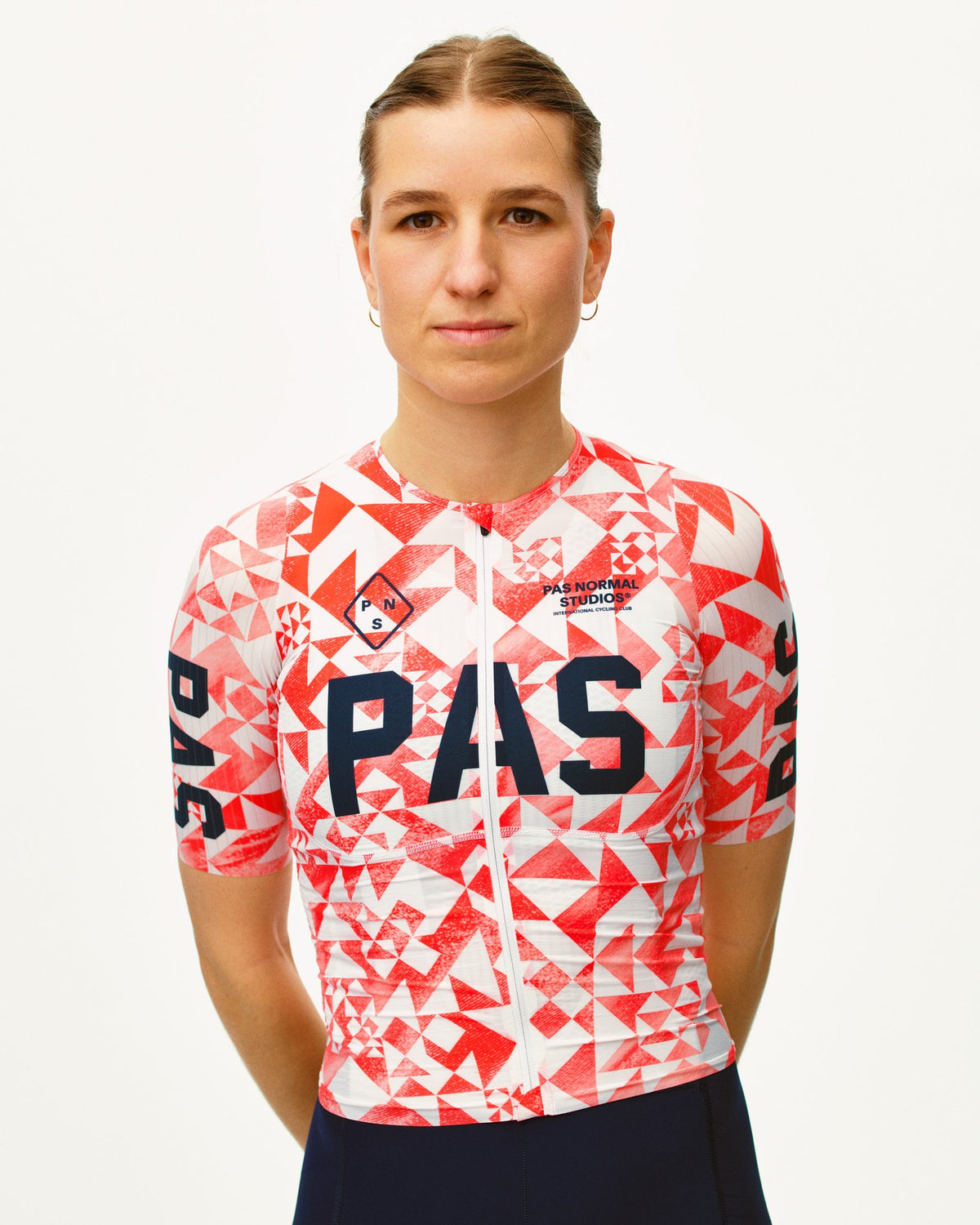 Maillot Mujer Pas Normal Studios PAS Mechanism Pro en PAS Origami, sobre ciclista, vista de detalle #Color_PAS Origami