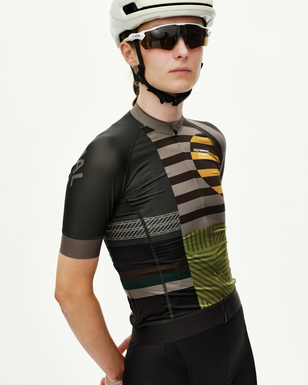 Maillot Corto Mujer Pas Normal Studios Mechanism en AOP International Earth, detalle del cuerpo #Color_AOP International Earth