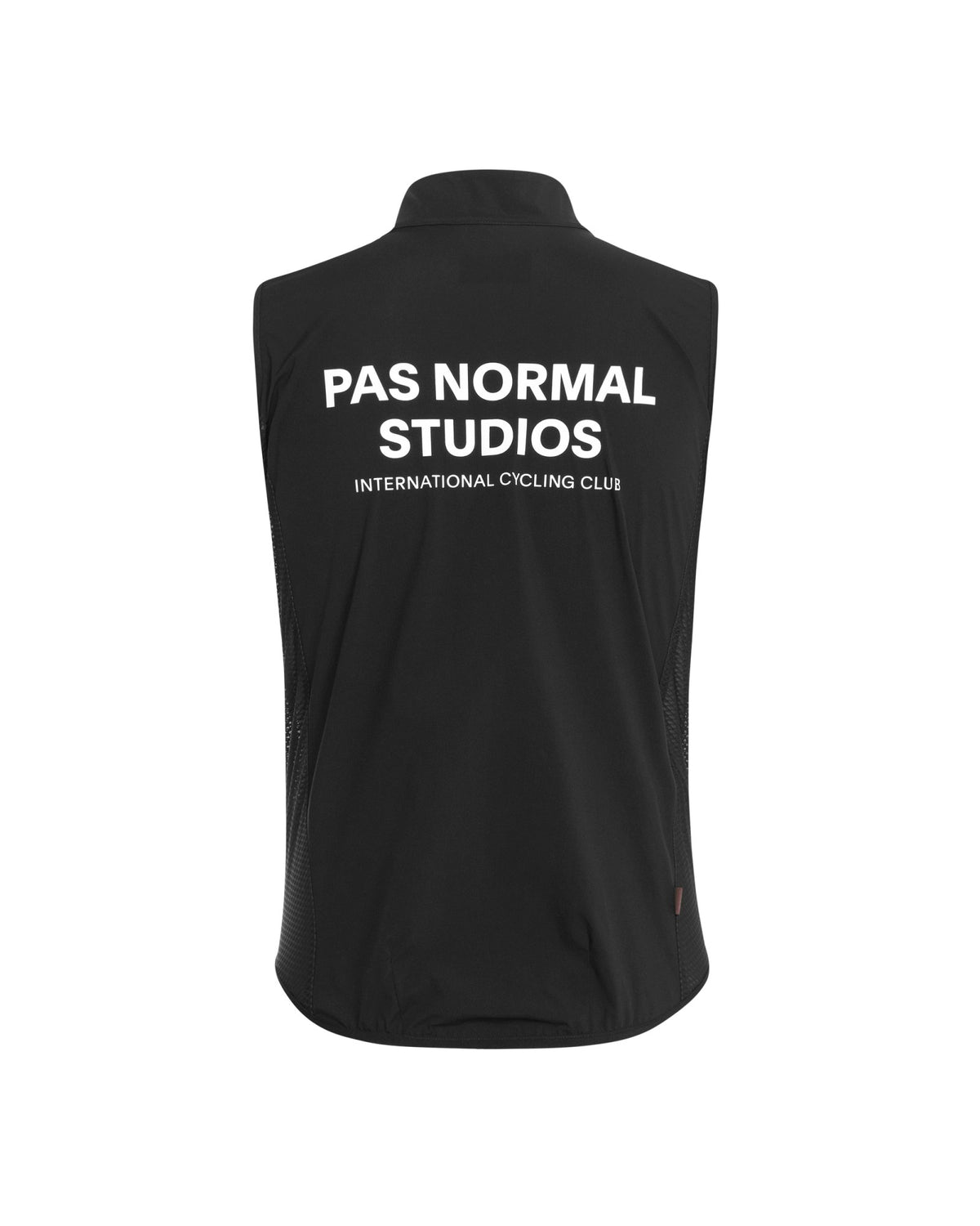 Chaleco Pas Normal Studios Mechanism Stow Away en Black, sobre modelo #Color_Black