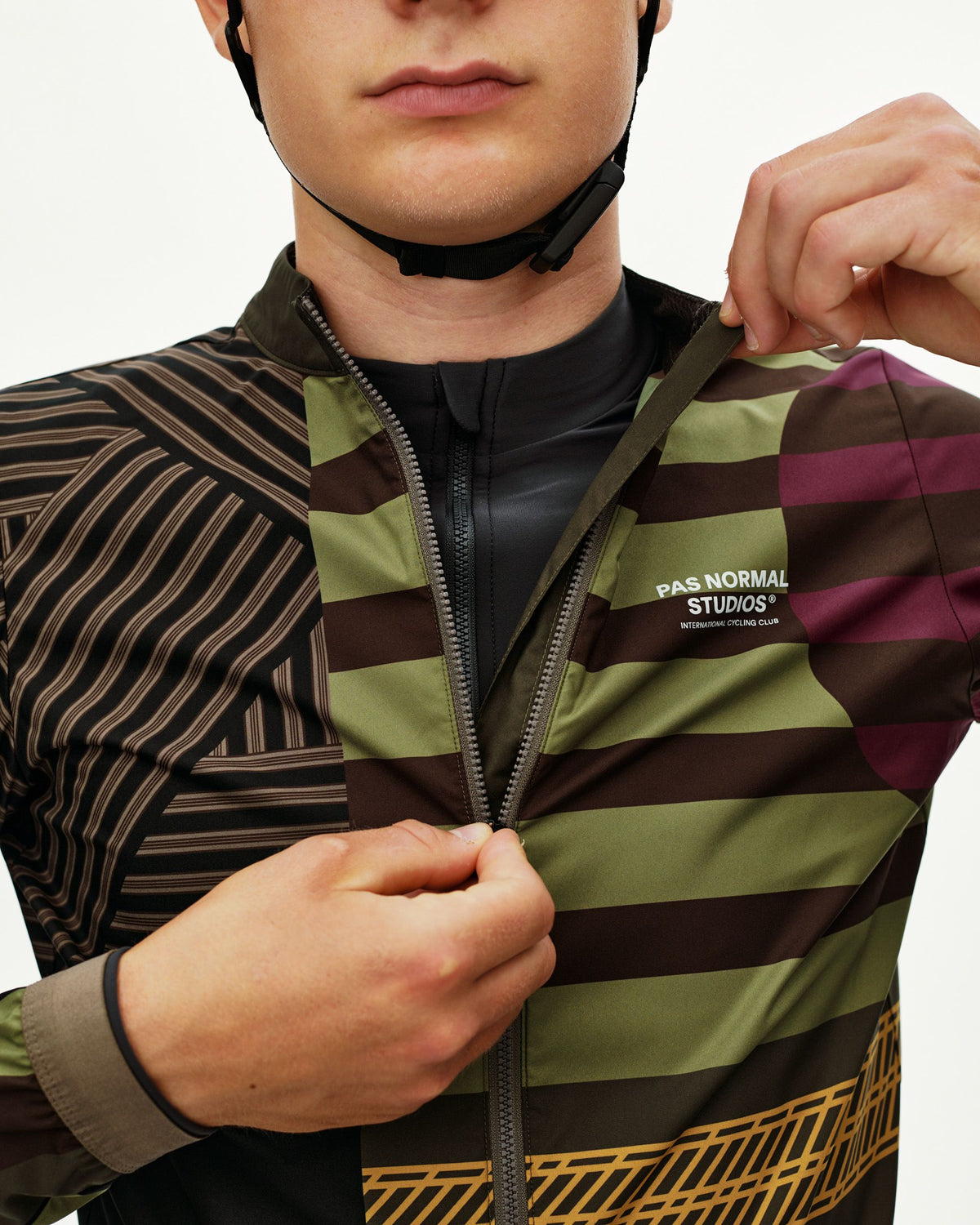 Chaqueta Pas Normal Studios Mechanism Stow Away AOP International Green, vista 5 #Color_AOP International Green