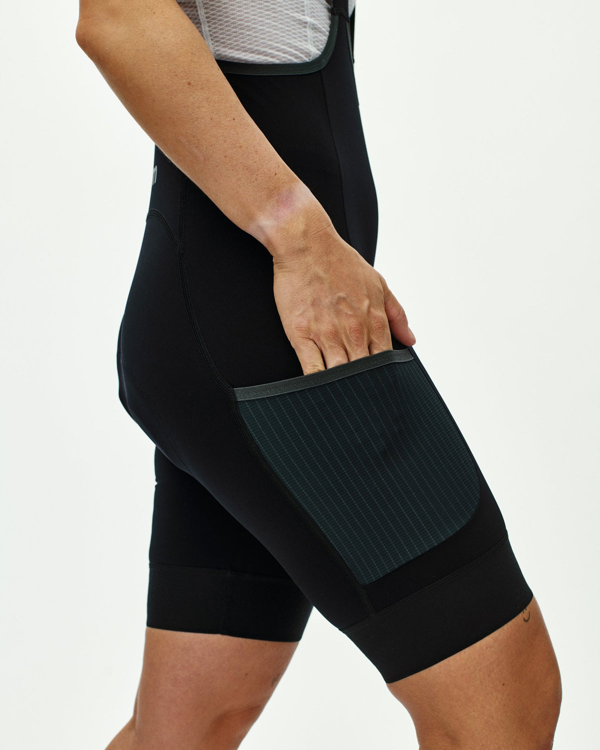 Culotte Corto Mujer PNS Escapism Cargo en Black, detalle #Color_Black
