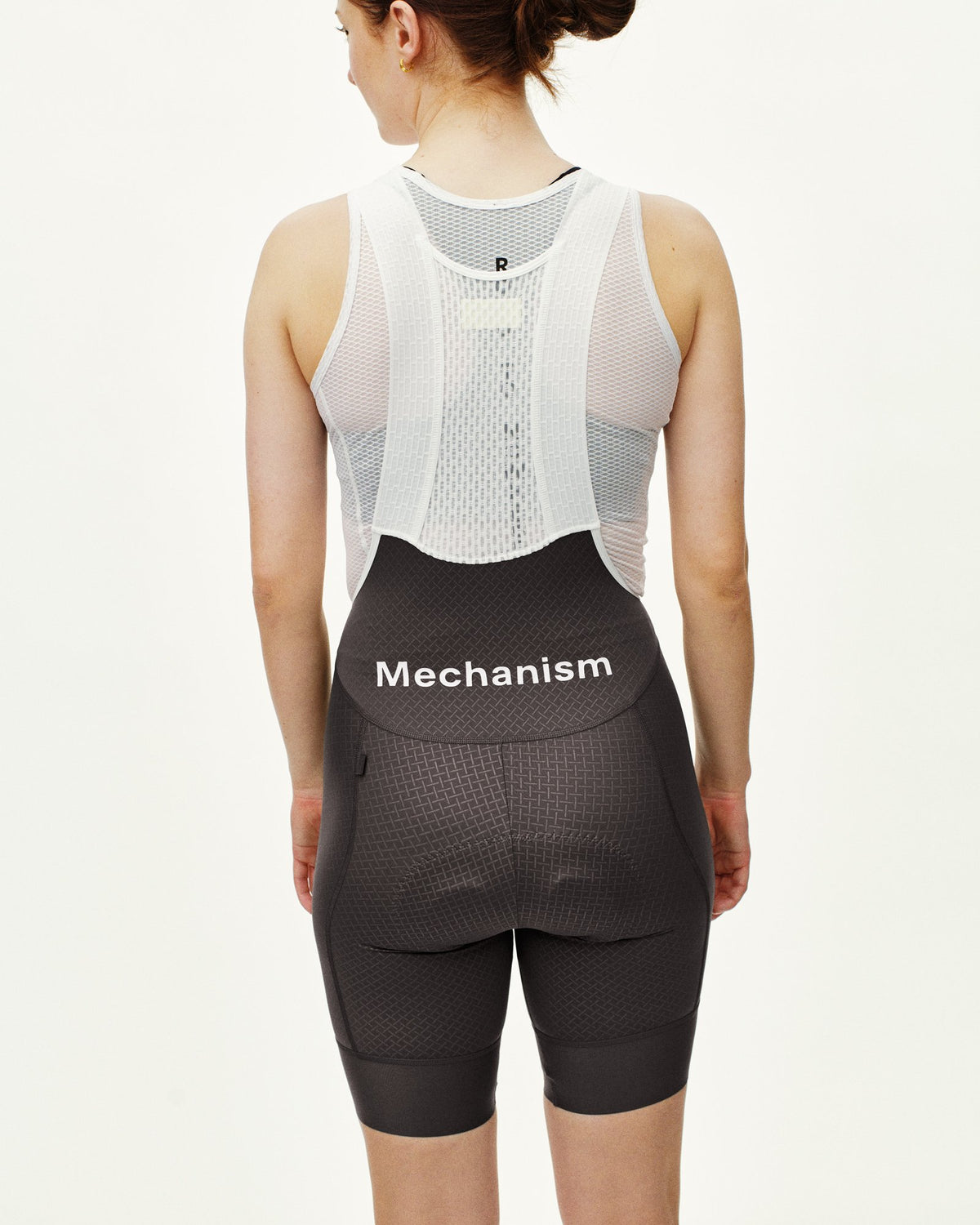 Culotte Corto Mujer PNS Mechanism en Dark Grey, sobre modelo de espaldas #Color_Dark Grey