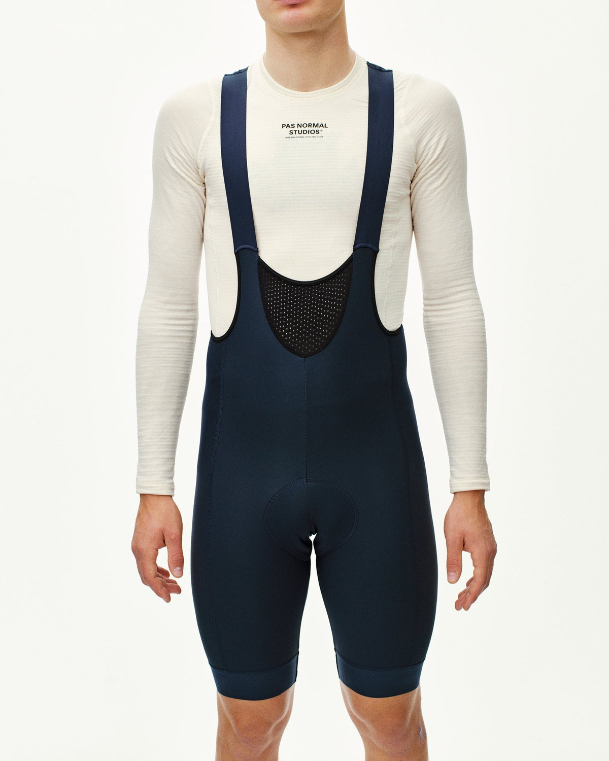 Culotte corto Pas Normal Studios Mechanism Deep Winter en Navy, llevado por el modelo, vista frontal #Color_Navy