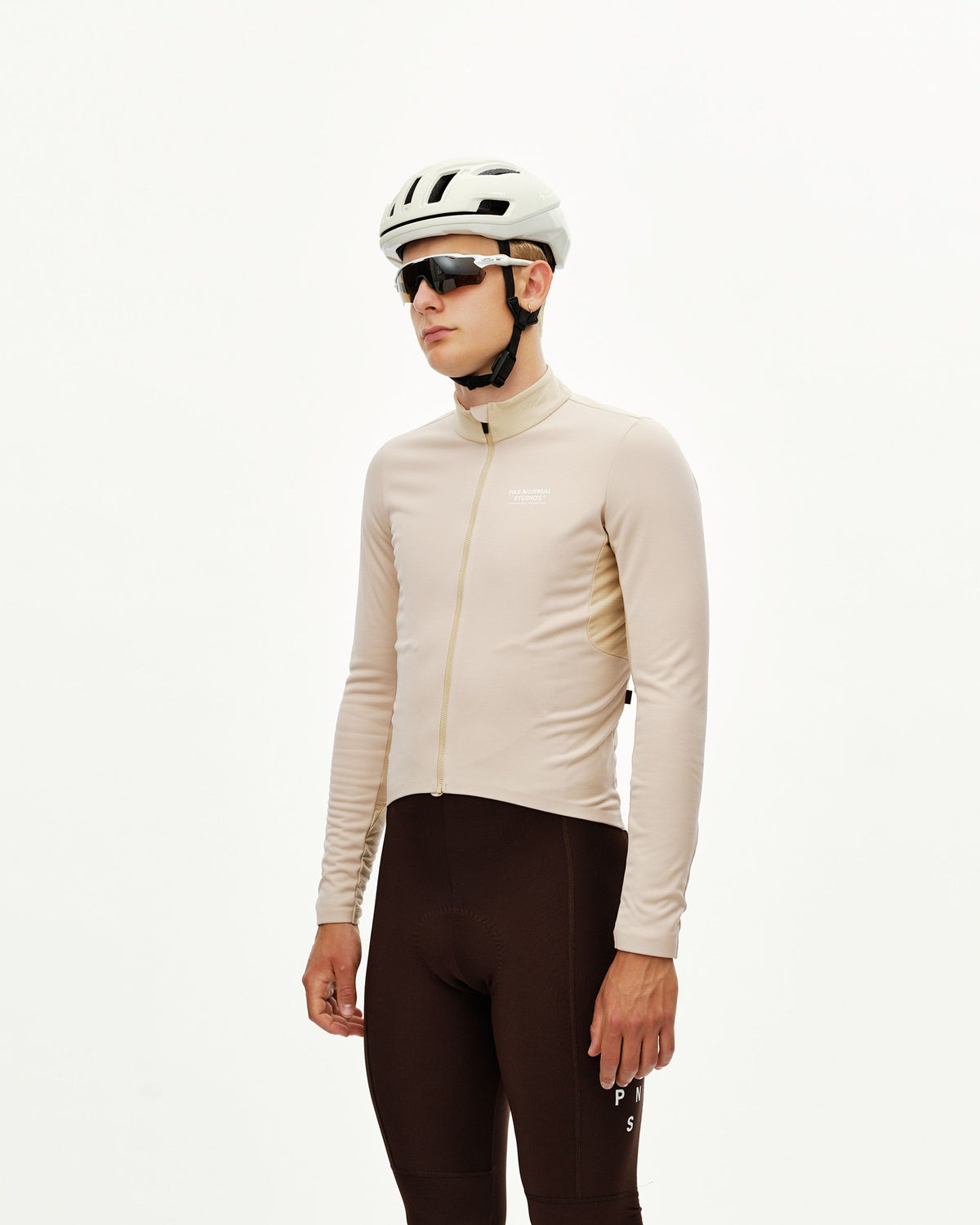 Maillot Largo Pas Normal Studios Mechanism Thermal en Linen, puesta, vista tres cuartos #Color_Linen