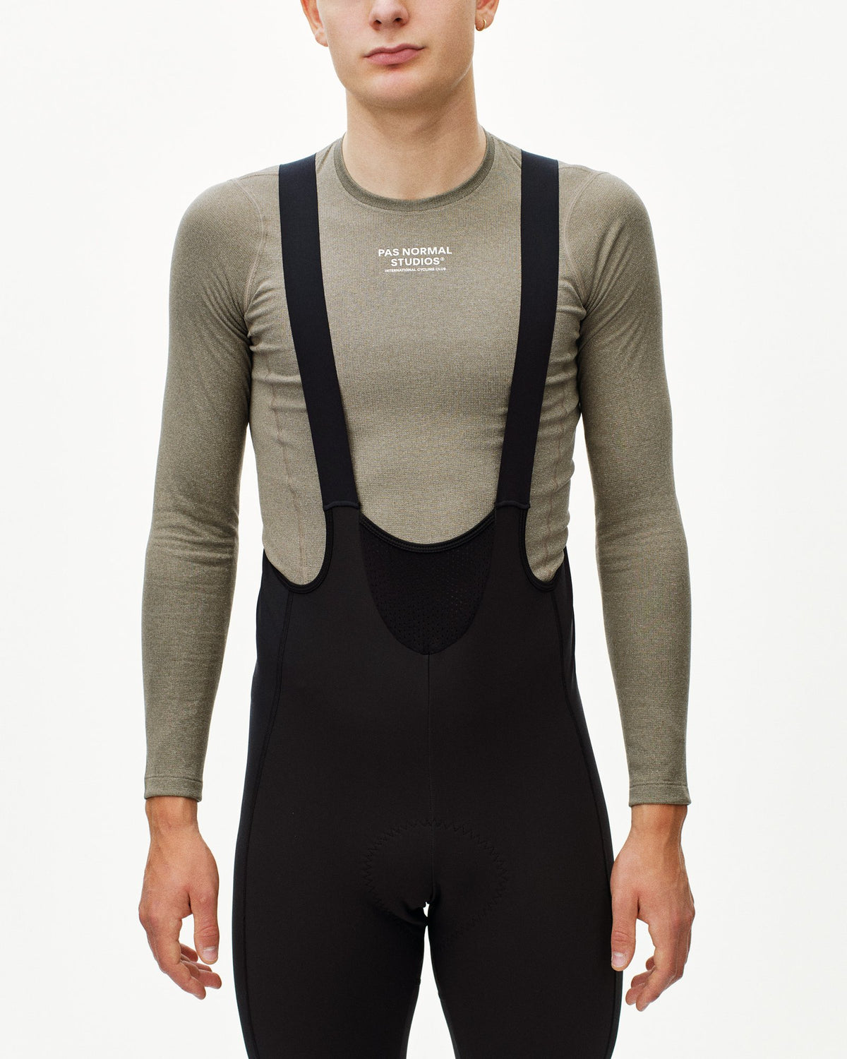 Culotte largo Pas Normal Studios Mechanism Deep Winter en Black, llevado por el modelo con primera capa térmica #Color_Black