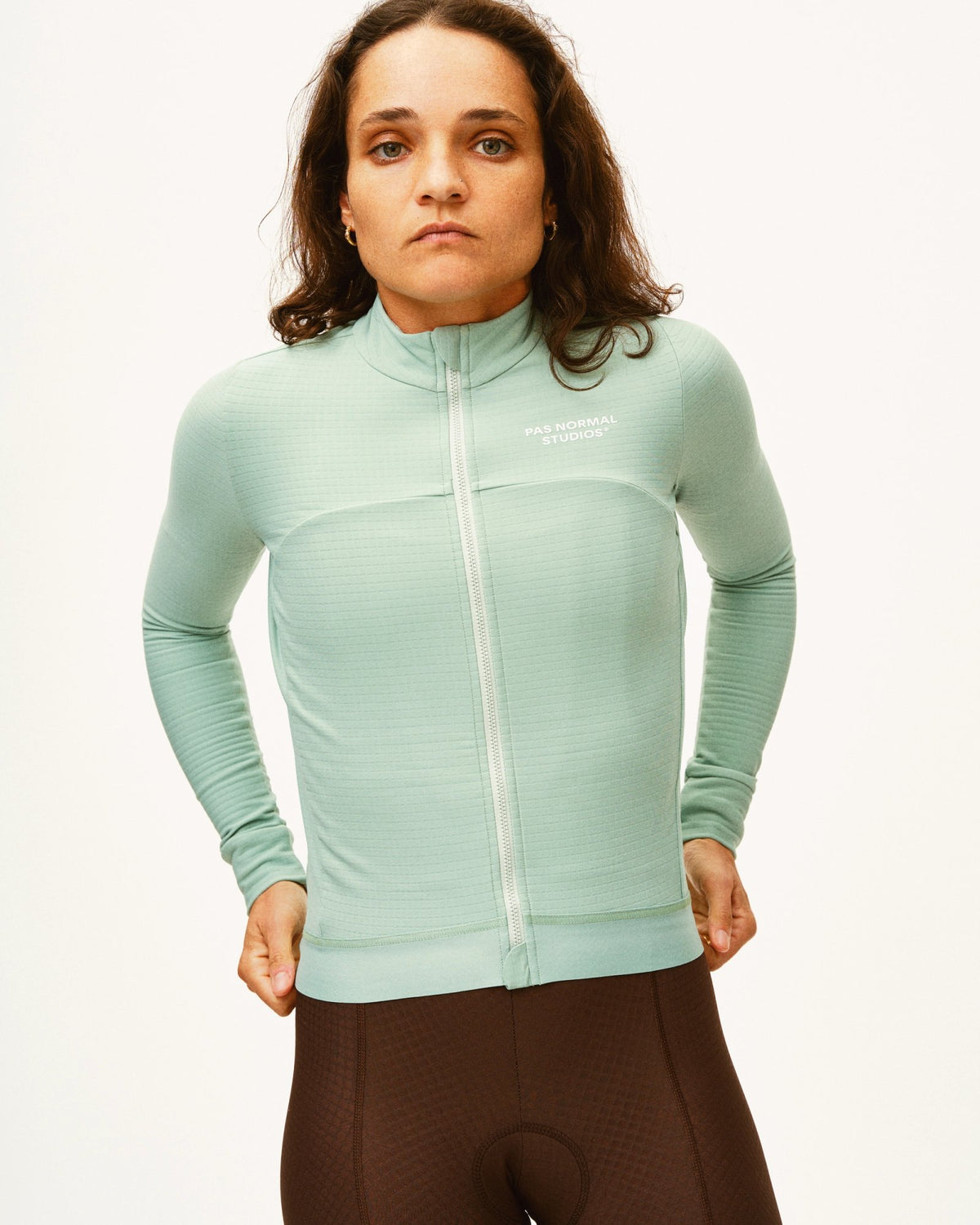 Maillot largo mujer Pas Normal Studios Essential en Celeste, foto de modelo frontal #Color_Celeste
