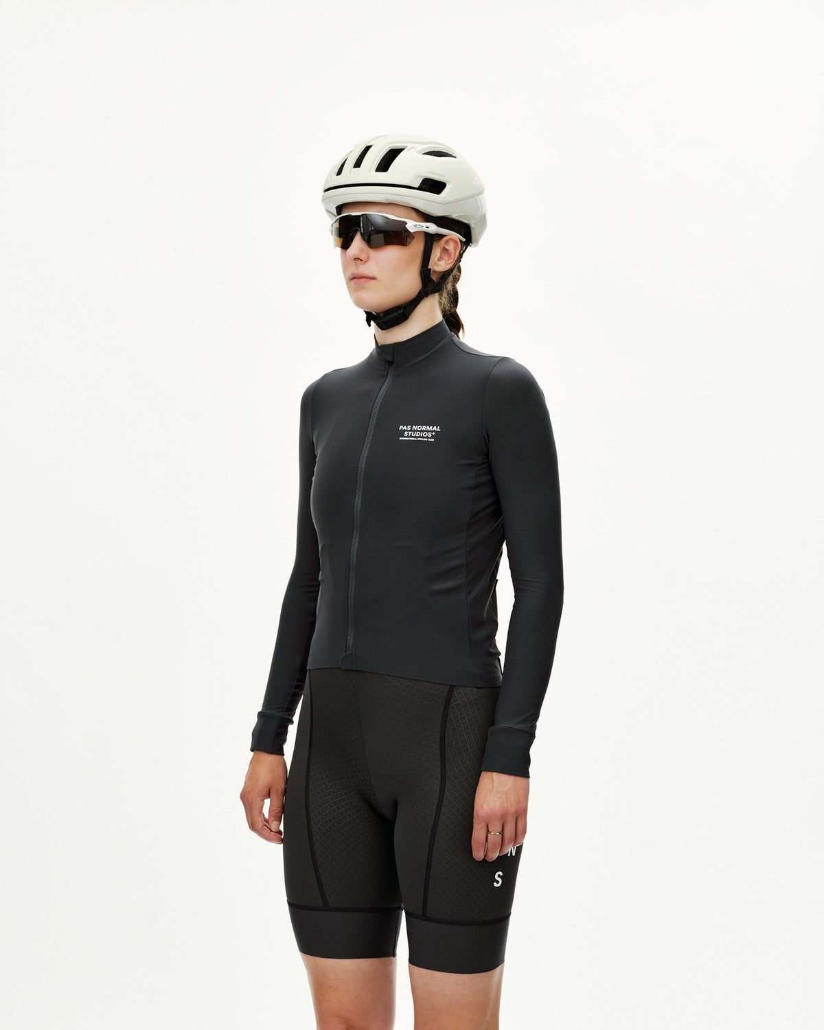 Maillot Largo Mujer Pas Normal Studios Mechanism en Dark Navy, sobre ciclista #Color_Dark Navy