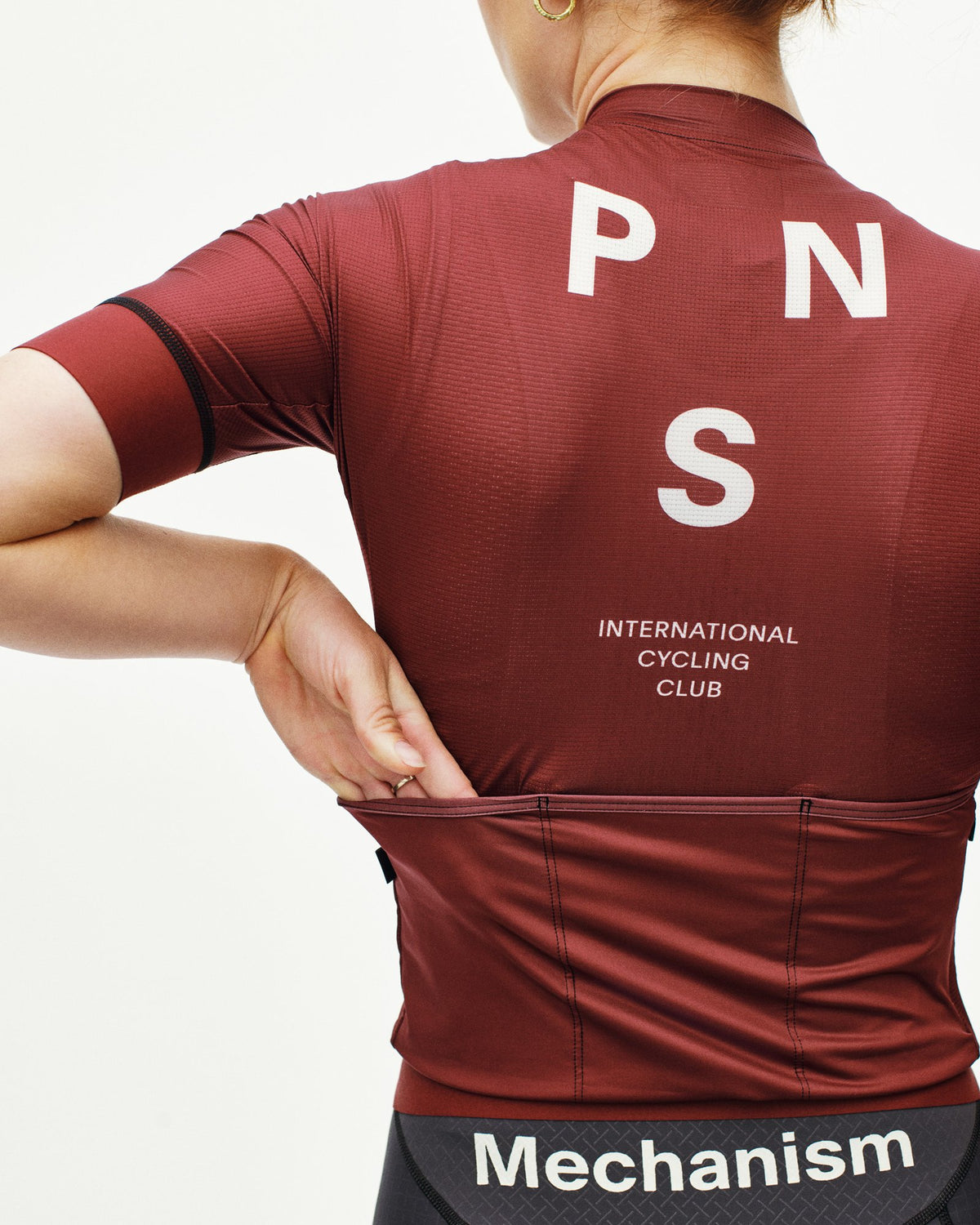 Maillot Corto Mujer Pas Normal Studios Mechanism en Maroon, foto de modelo trasera #Color_Maroon