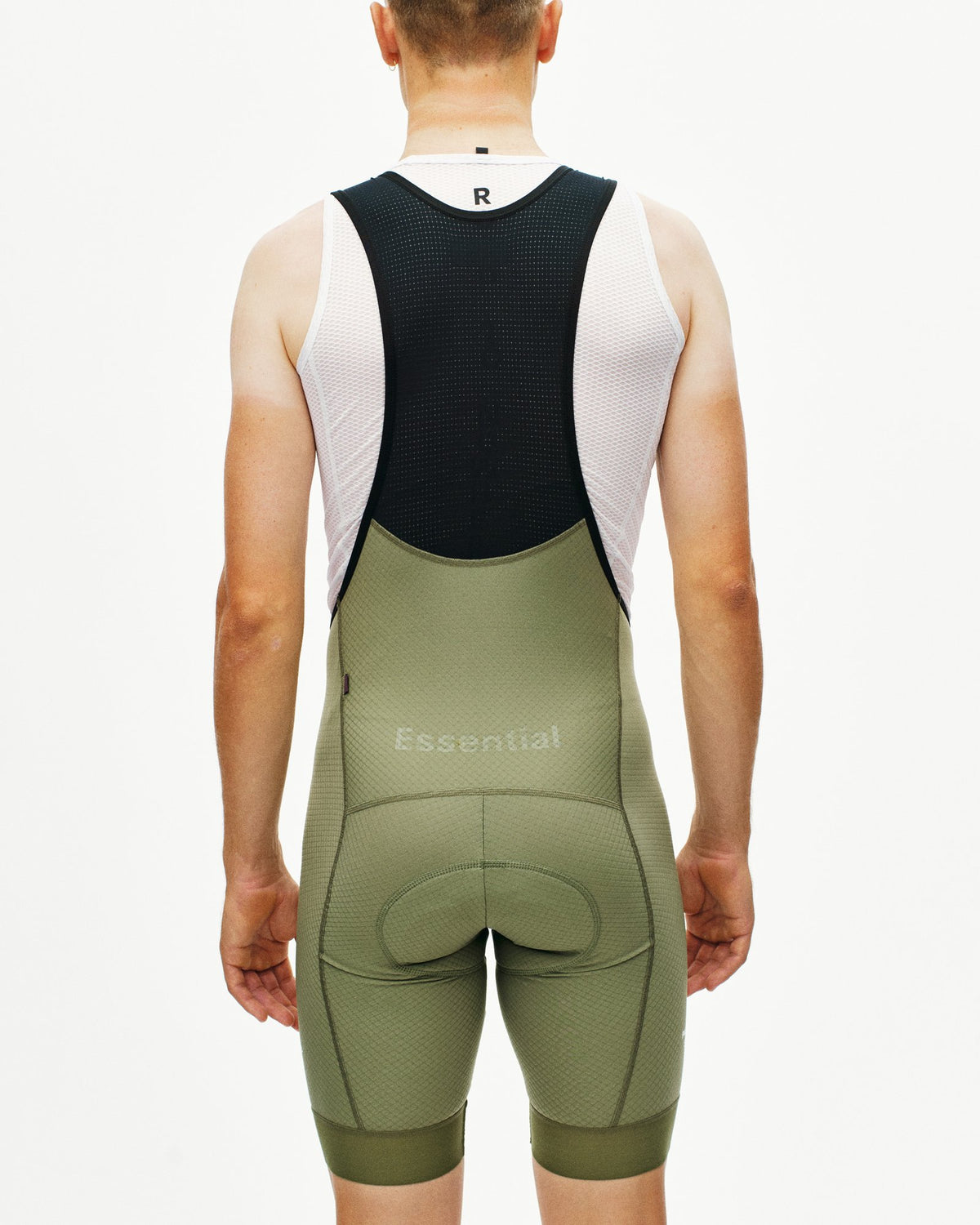 Culotte corto Pas Normal Studios Essential en Light Olive, llevado por el modelo, vista trasera #Color_Light Olive