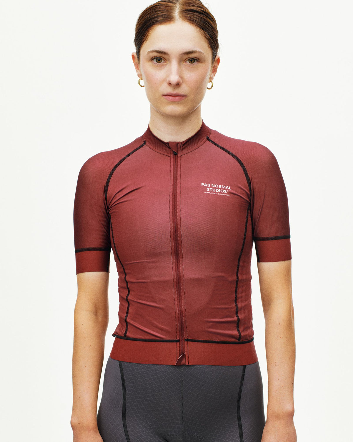 Maillot Corto Mujer Pas Normal Studios Mechanism en Maroon, foto de modelo frontal #Color_Maroon