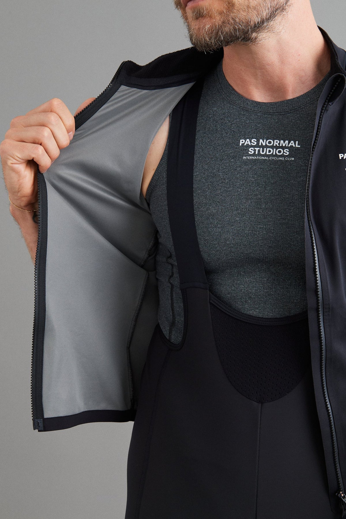 Maillot impermeable Pas Normal Studios Mechanism Pro Rain en Black, detalle del interior #Color_Black