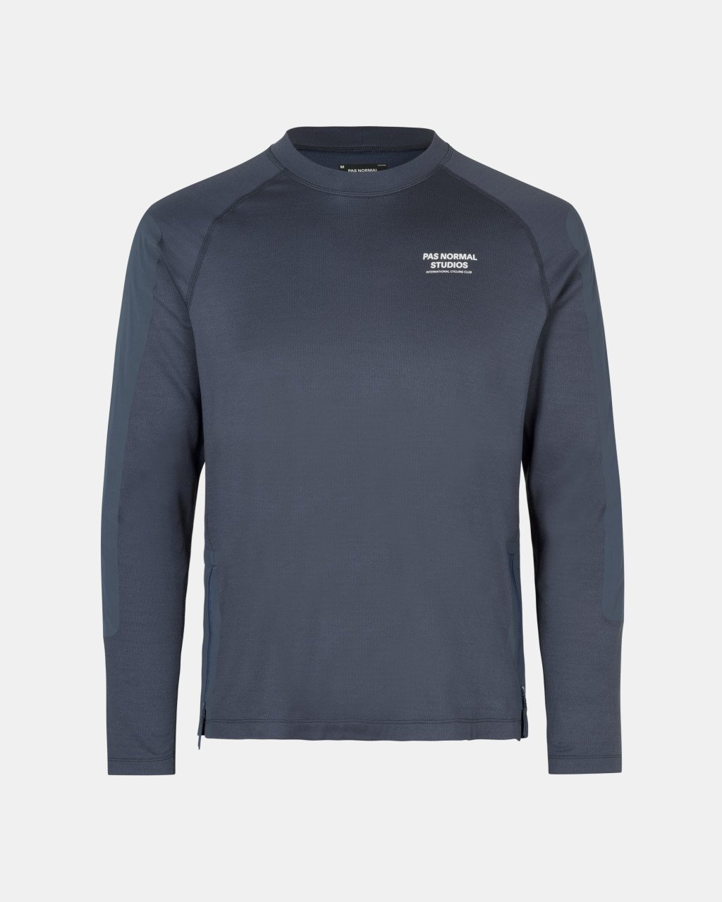 Camiseta Técnica Larga Pas Normal Studios Escapism en Classic Blue, producto plano sobre fondo #Color_Classic Blue
